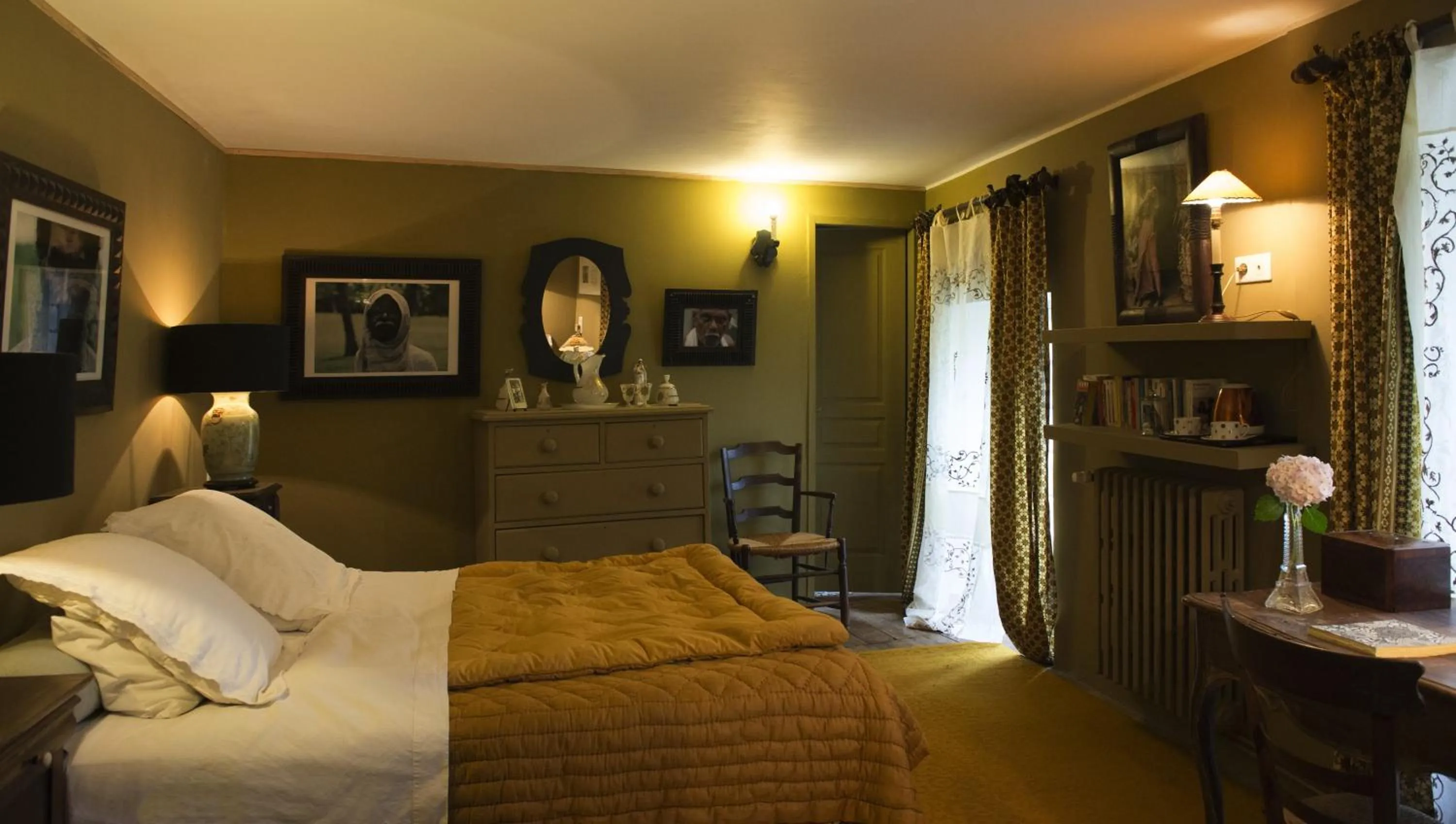 Bed in Maison d'Hôtes La Singulière