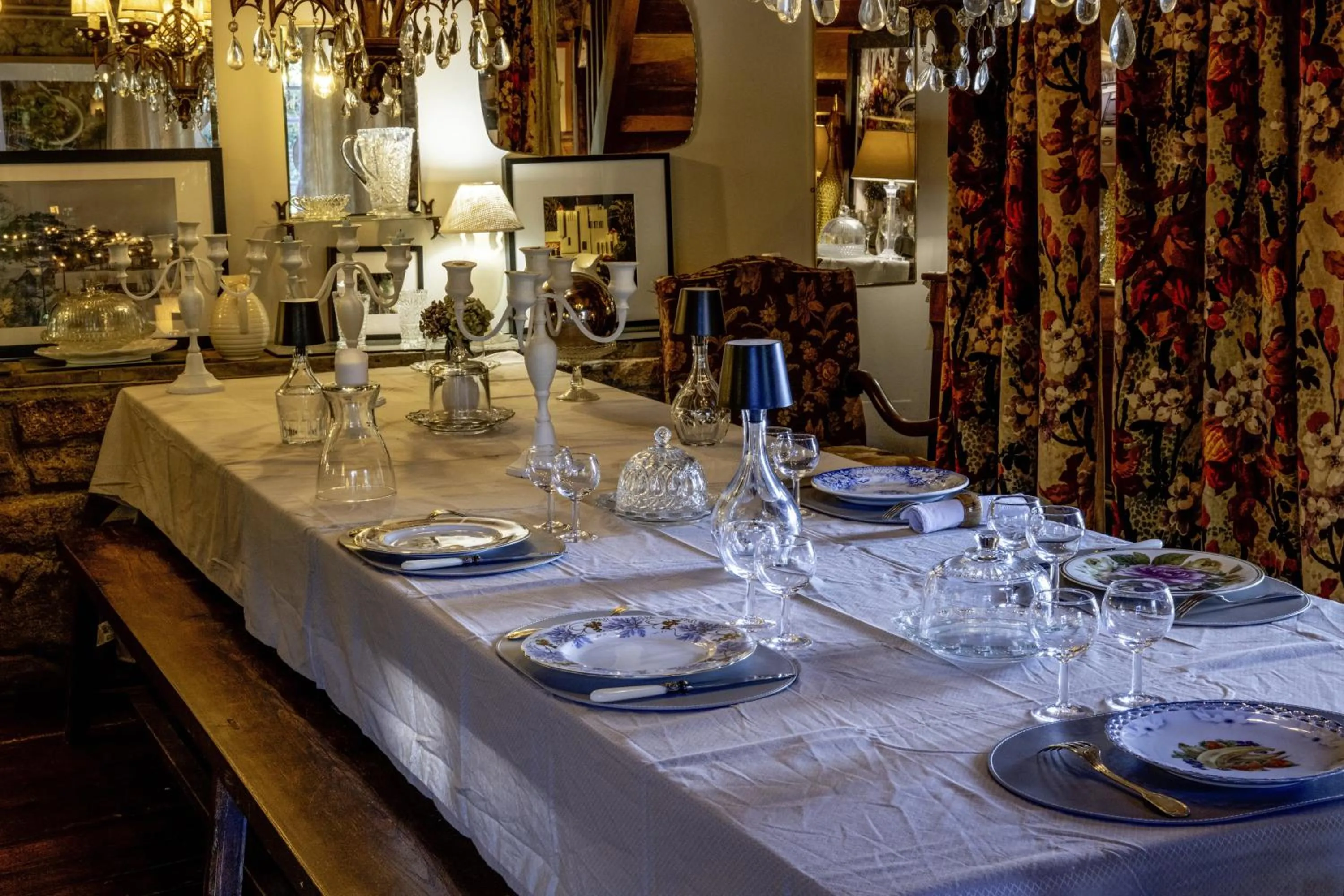 Dining area in Maison d'Hôtes La Singulière
