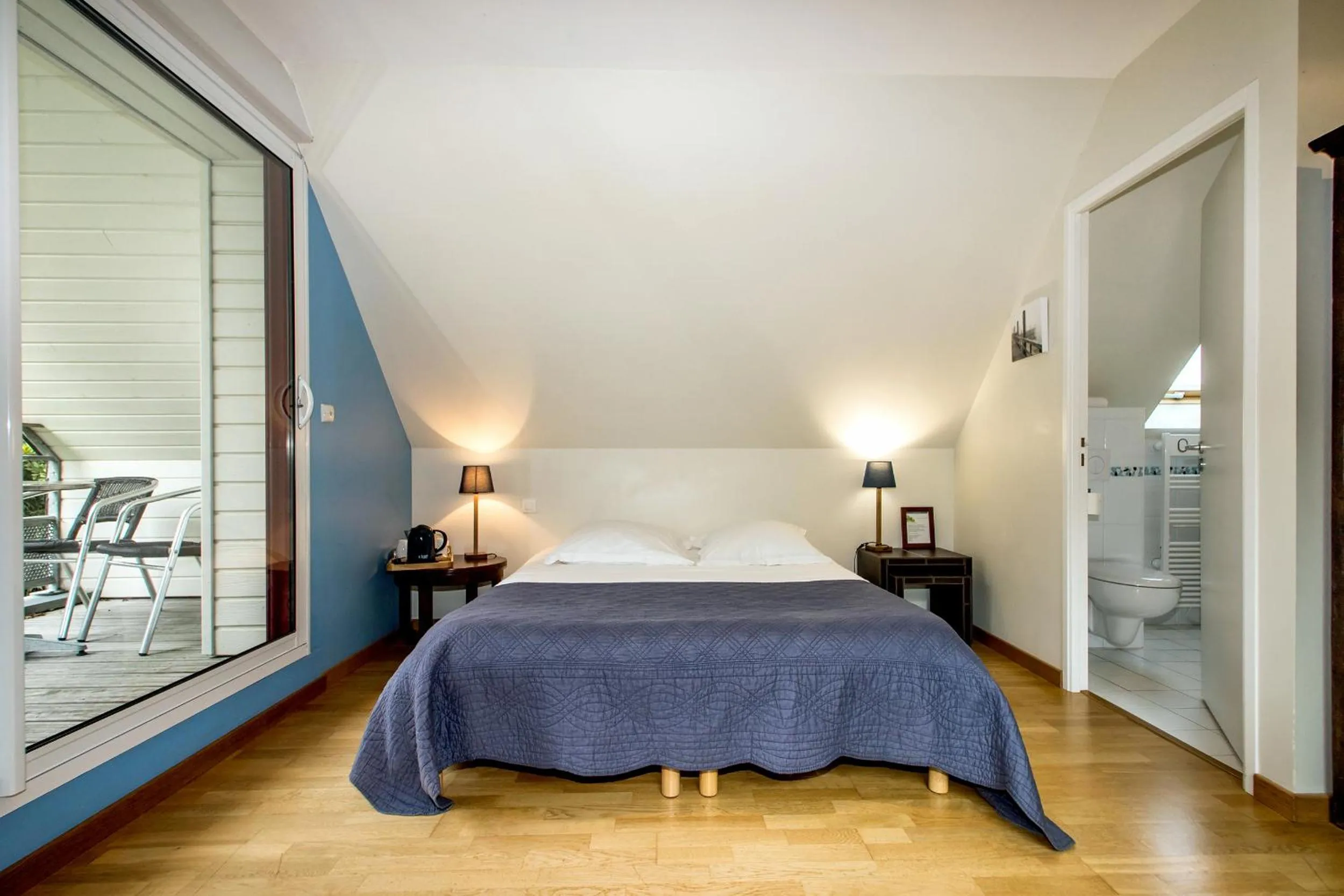 Photo of the whole room, Bed in La Canopée des Pins