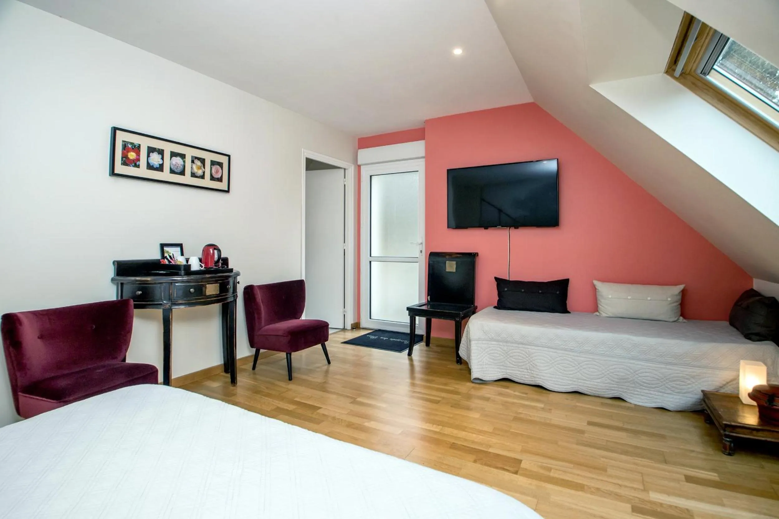 Photo of the whole room, Bed in La Canopée des Pins