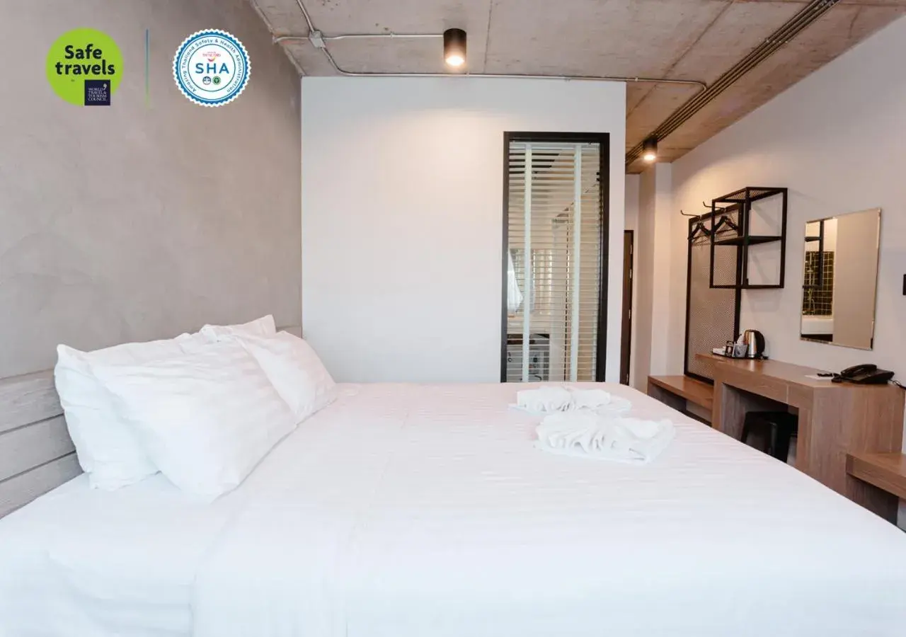 Standard Double City View in the echo hotel Standard Double City View in the echo hotel