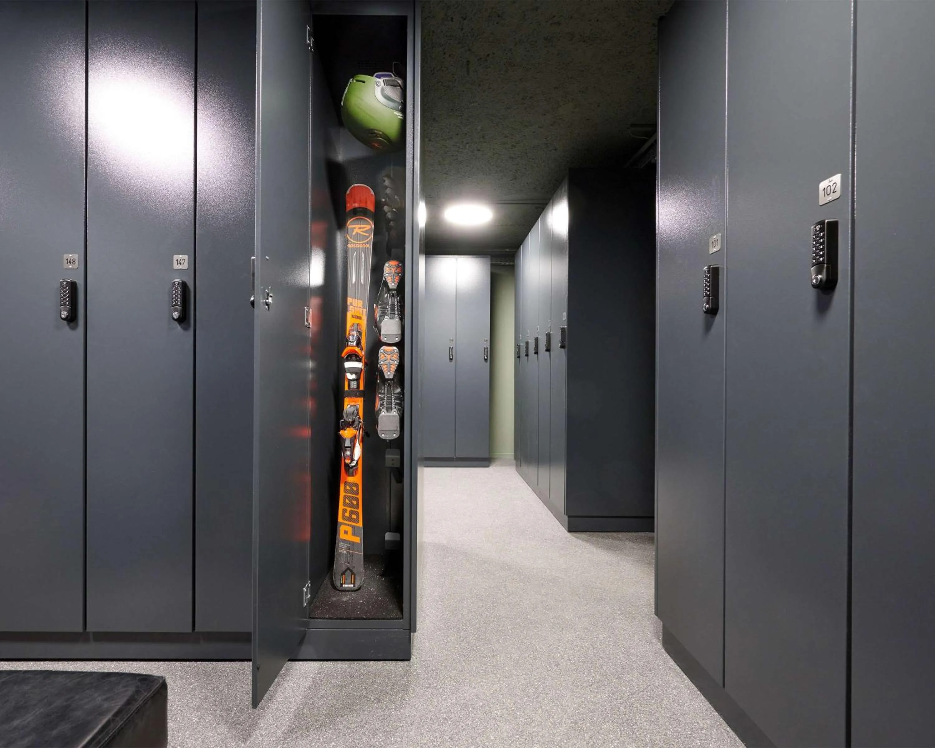 Skiing in Hotel Flüela Davos - The Unbound Collection by Hyatt