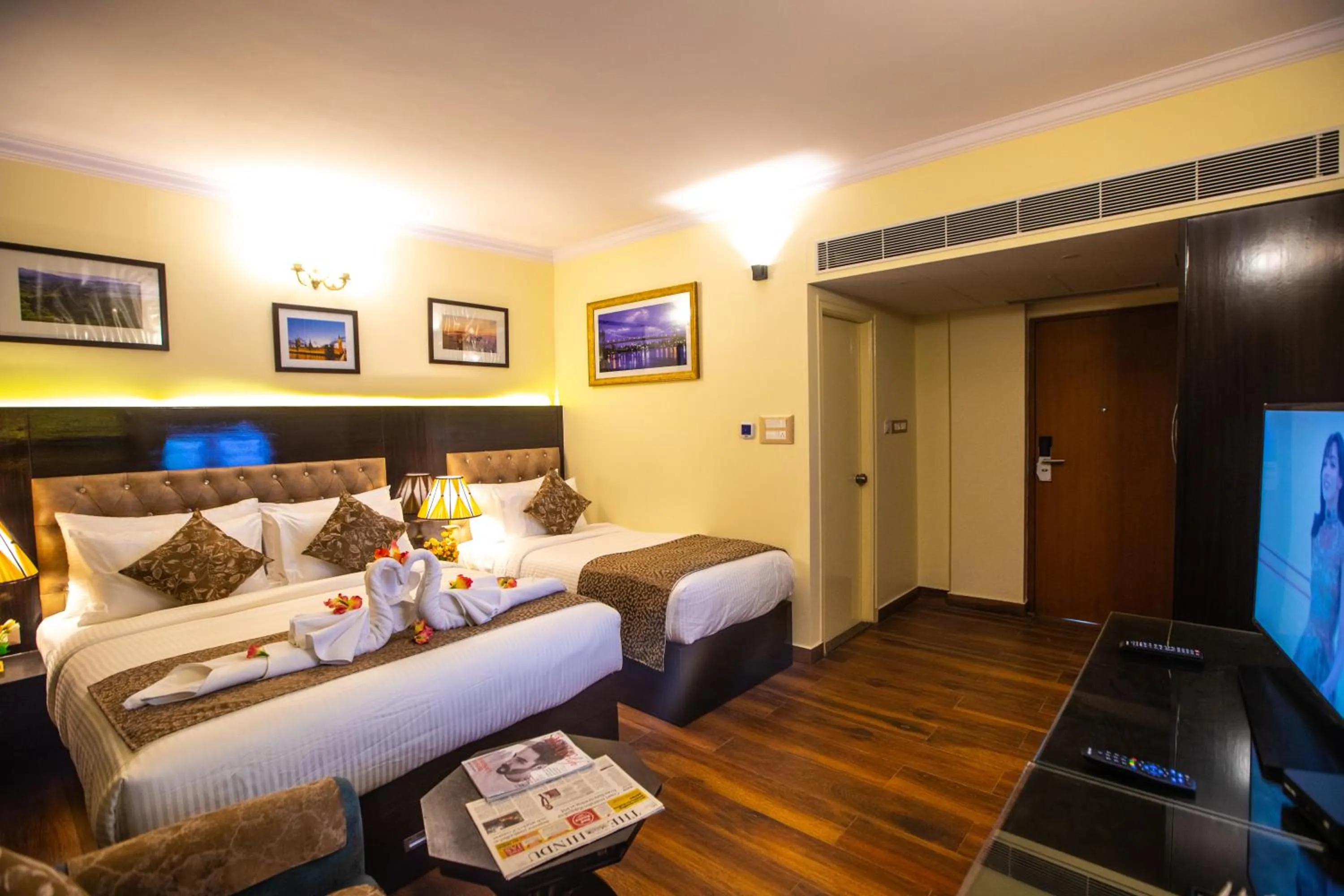 Photo of the whole room, Bed in Hotel Paramos Inn