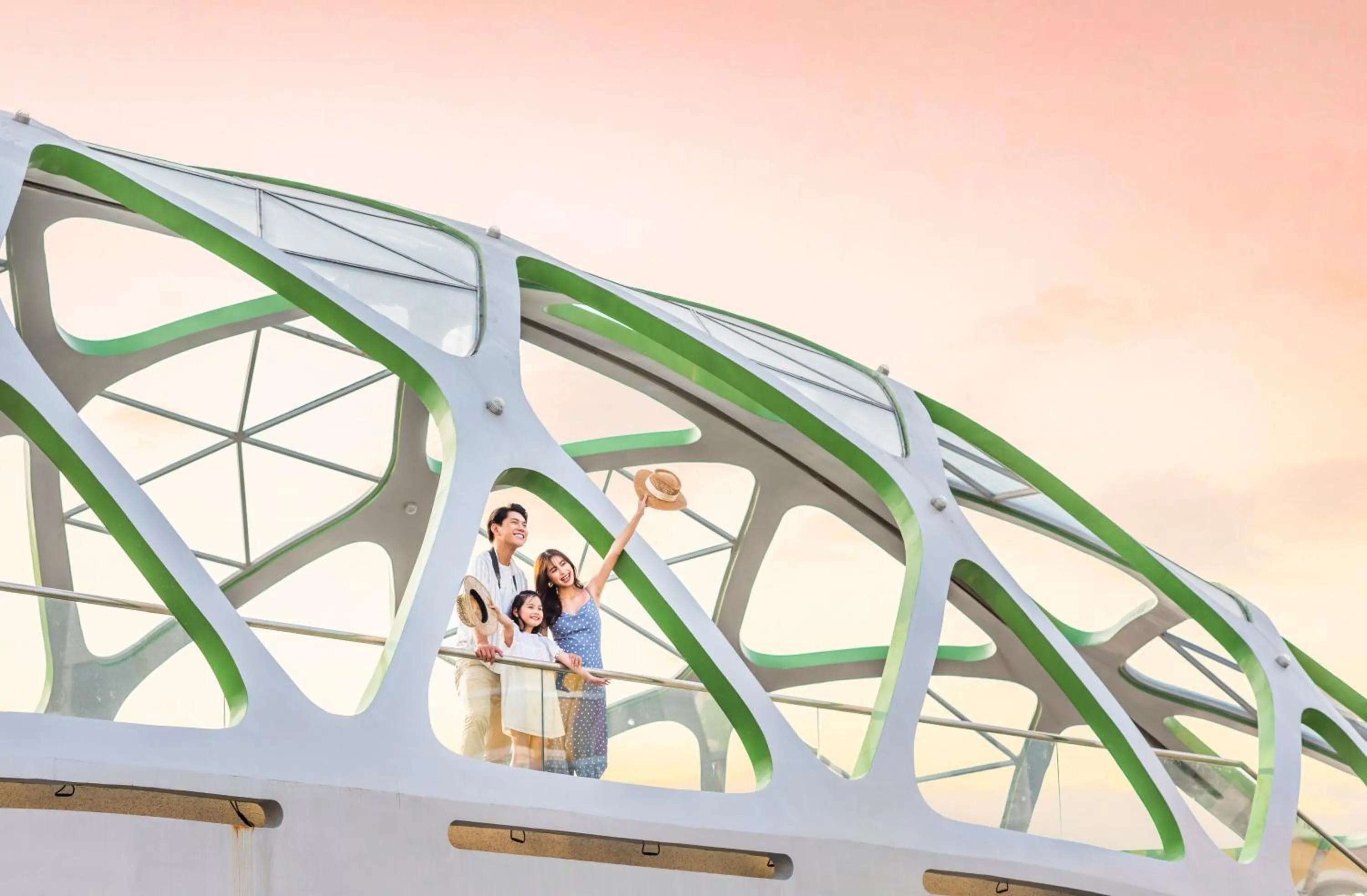 group of guests in Vinpearl Wonderworld Phu Quoc