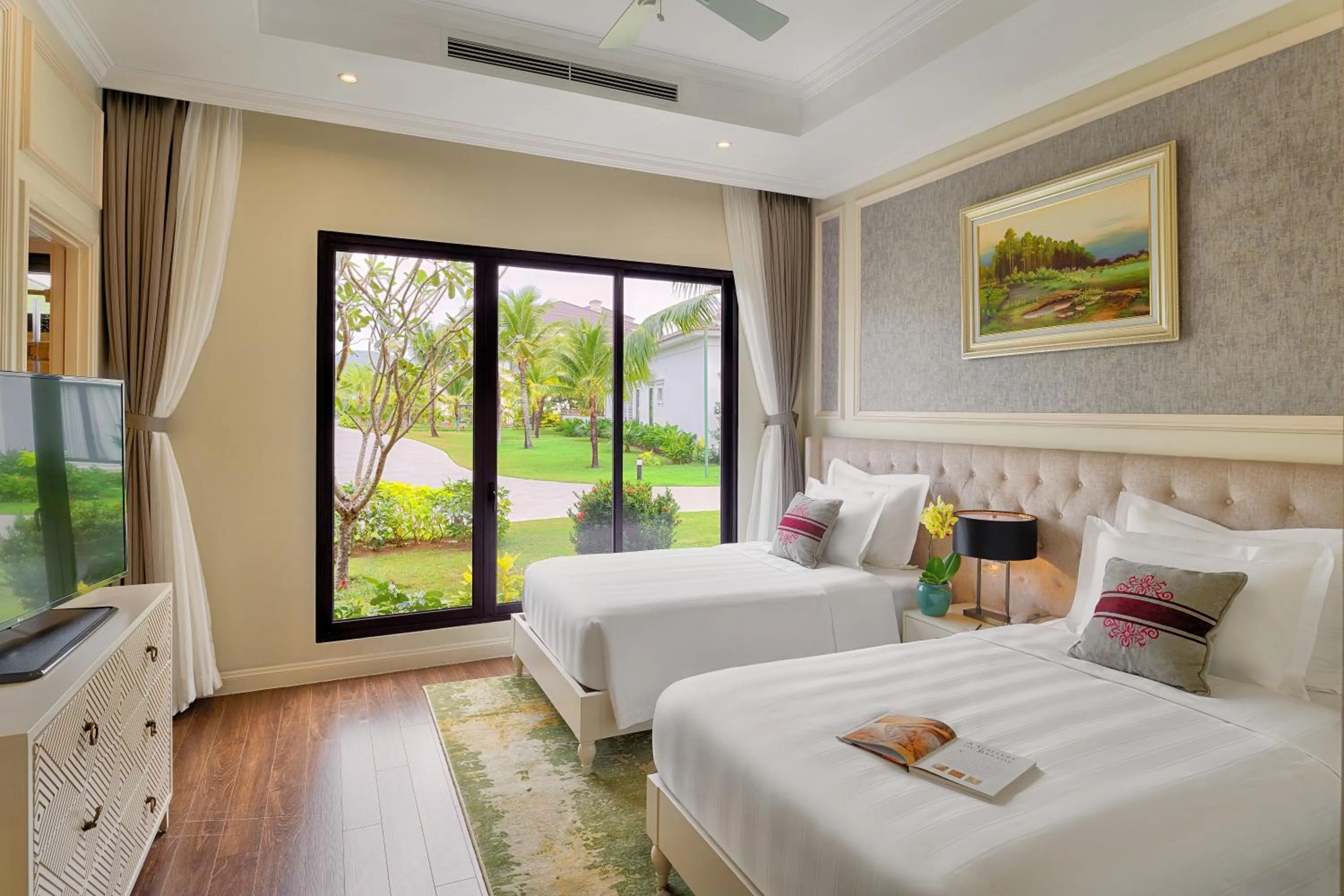 Bedroom, Bed in Vinpearl Wonderworld Phu Quoc