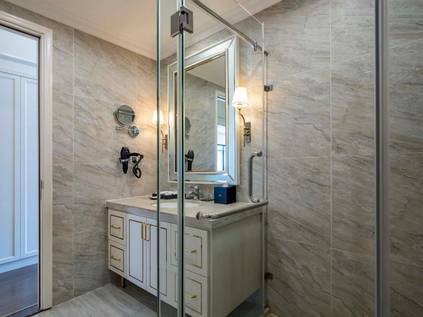 Bathroom in Vinpearl Wonderworld Phu Quoc