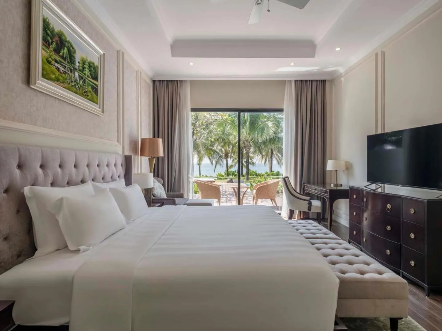 Bedroom, Bed in Vinpearl Wonderworld Phu Quoc
