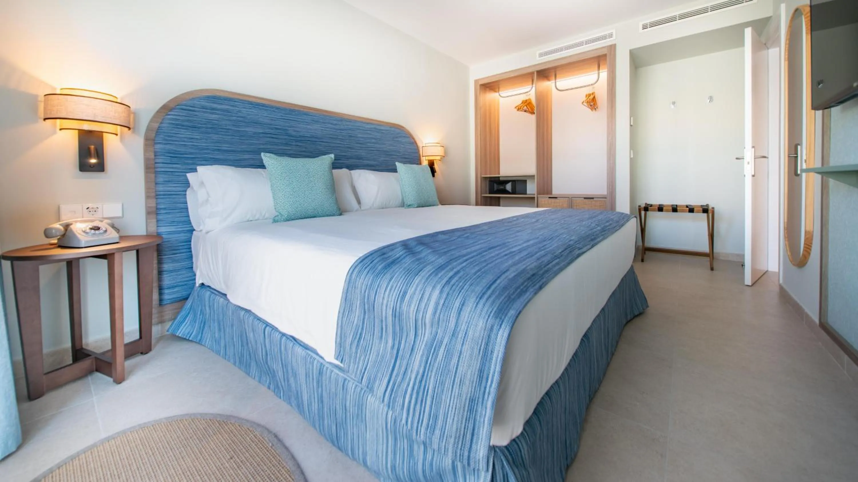 Photo of the whole room, Bed in HD Lobos Natura Fuerteventura