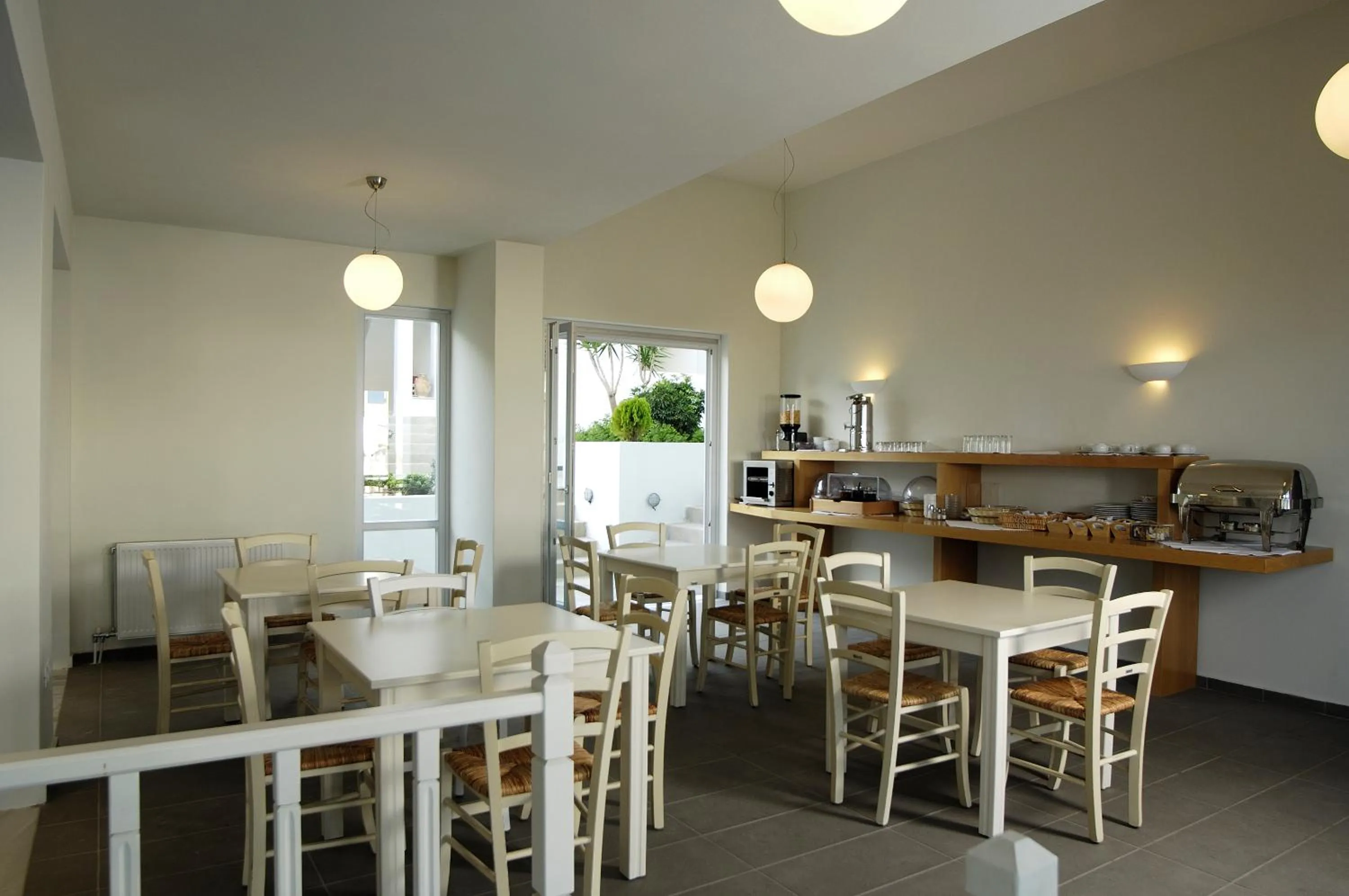 Restaurant/places to eat in Filoxenia Apartments