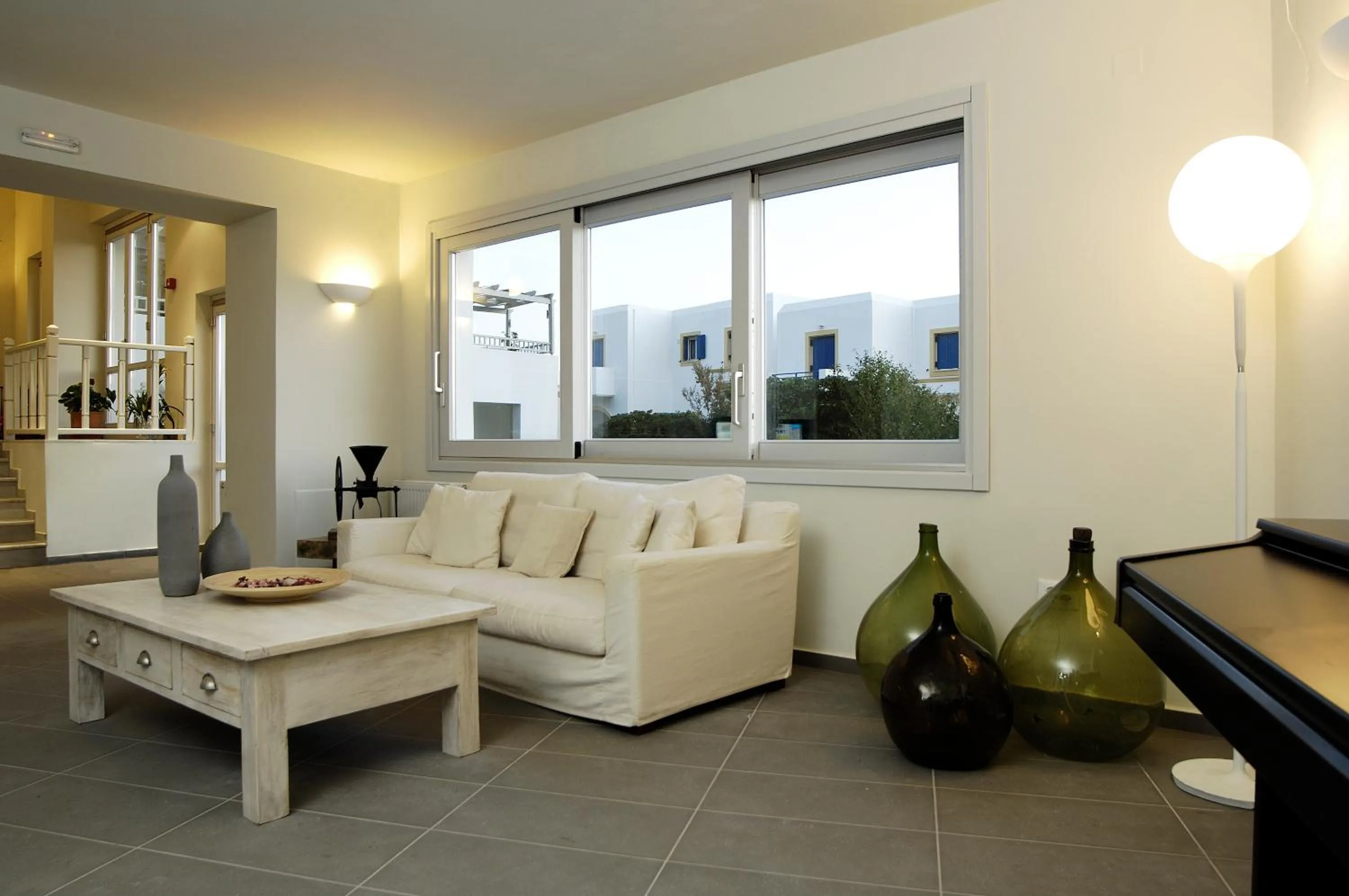 Communal lounge/ TV room in Filoxenia Apartments