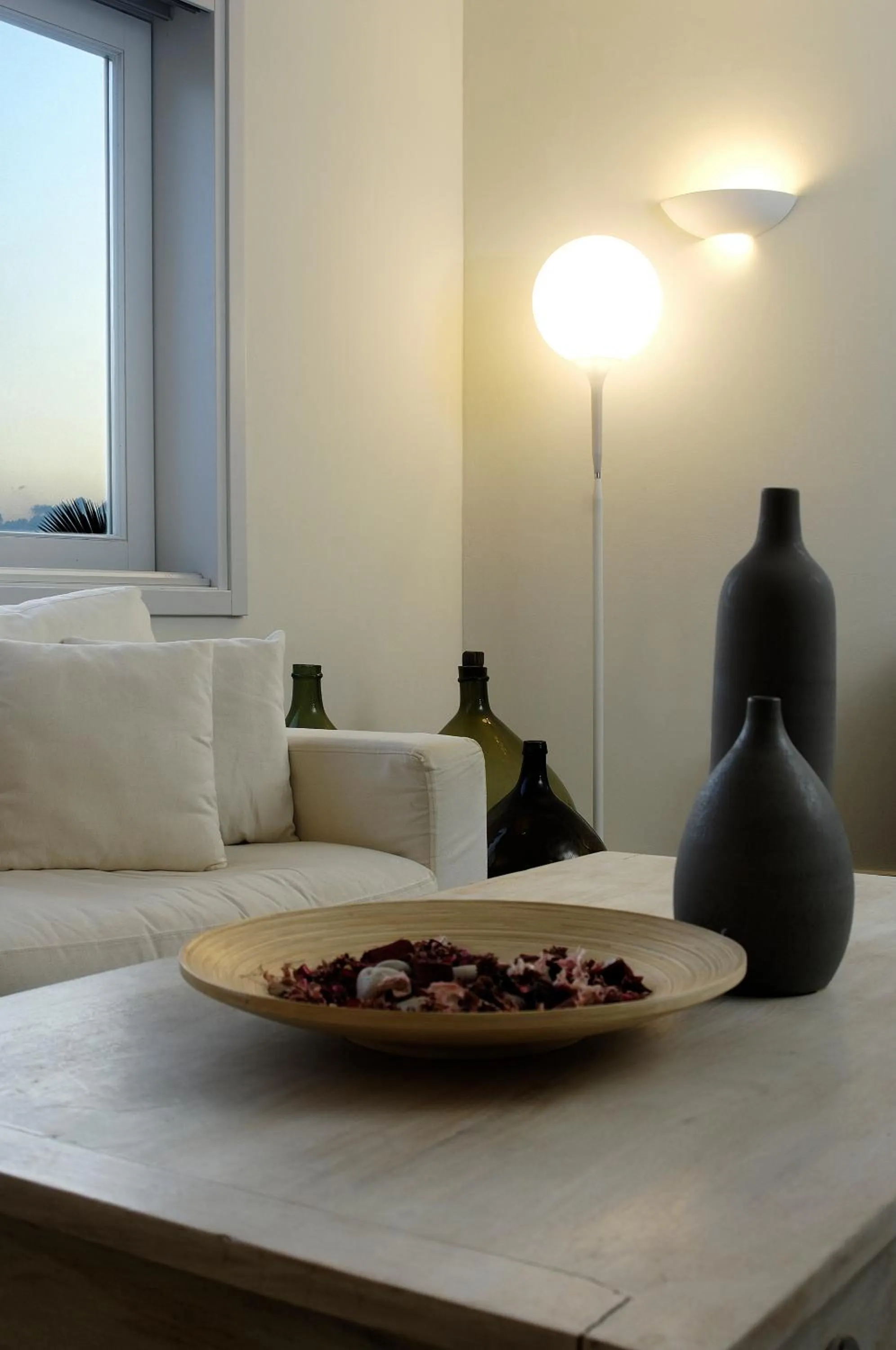 Communal lounge/ TV room in Filoxenia Apartments