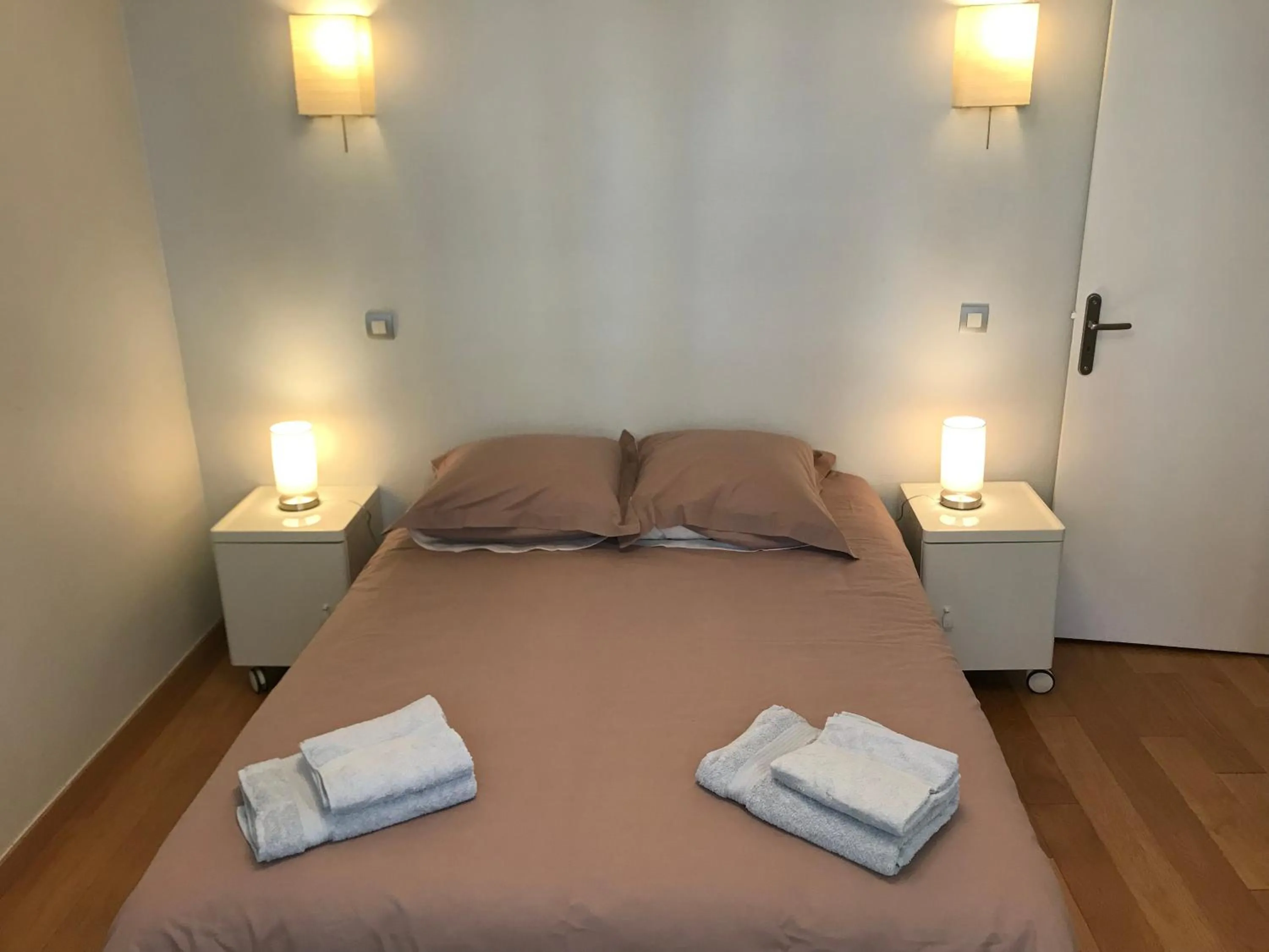Bed in LE ROYAL (3 pièces au centre de DEAUVILLE)
