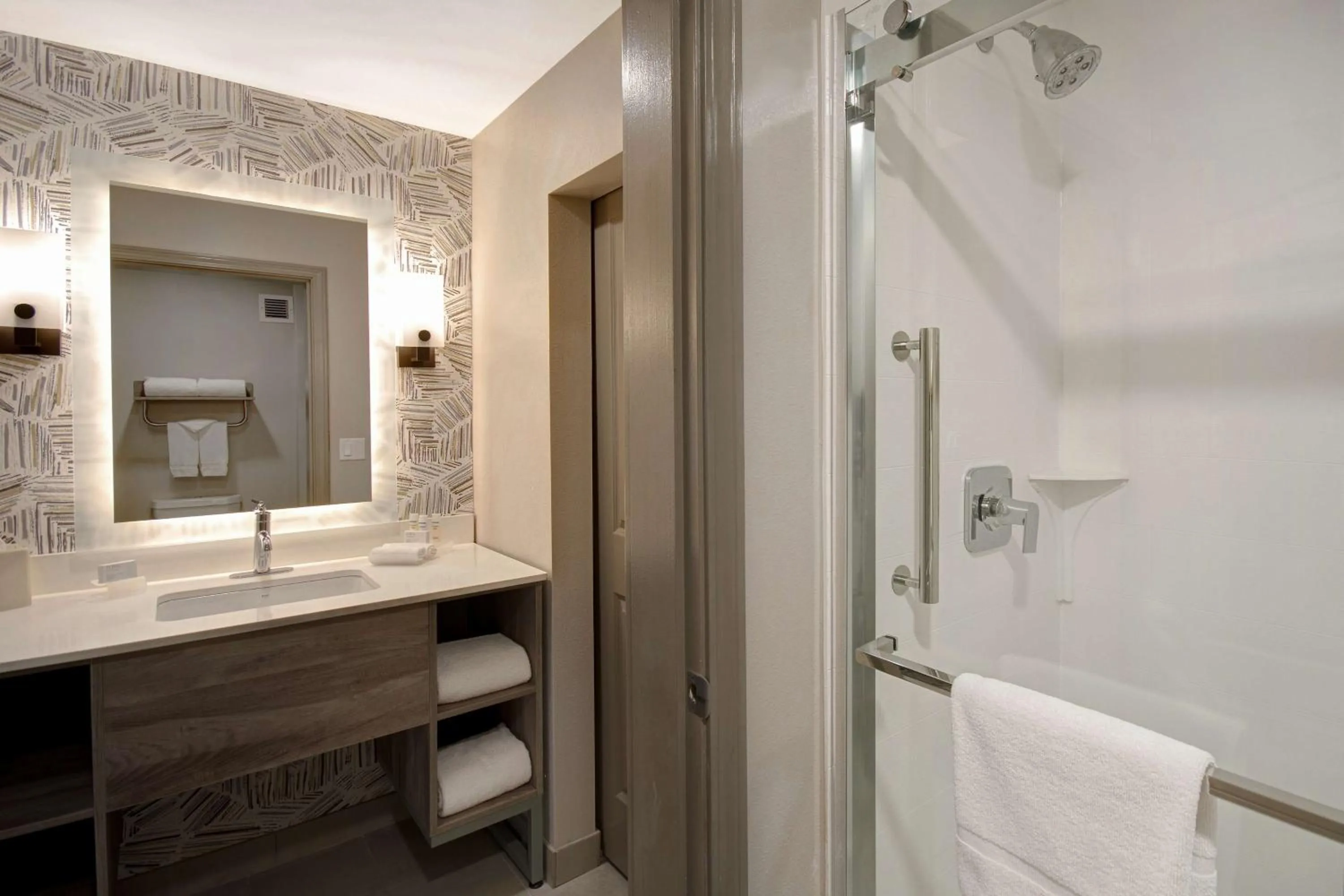 Bathroom in Homewood Suites by Hilton Lexington-Hamburg