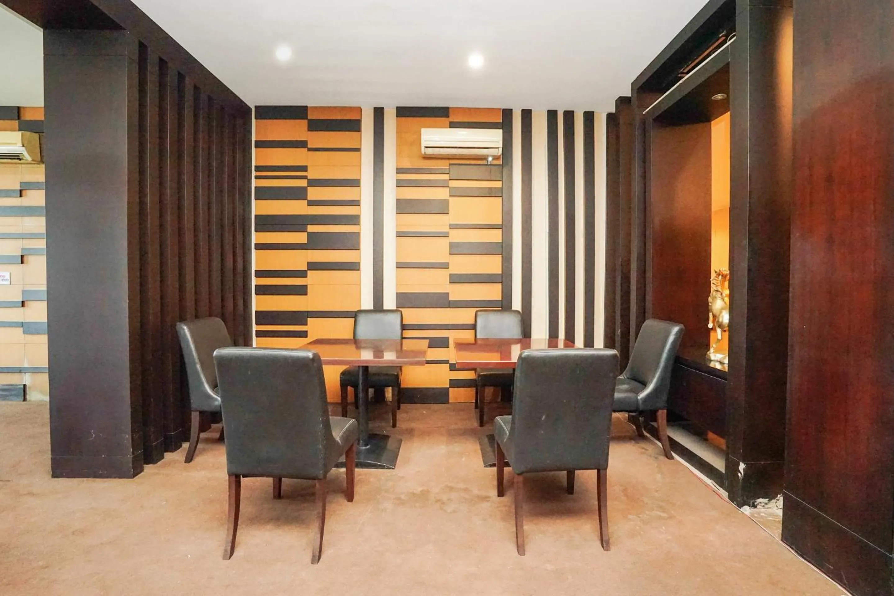 Restaurant/places to eat in Istana Permata Ngagel