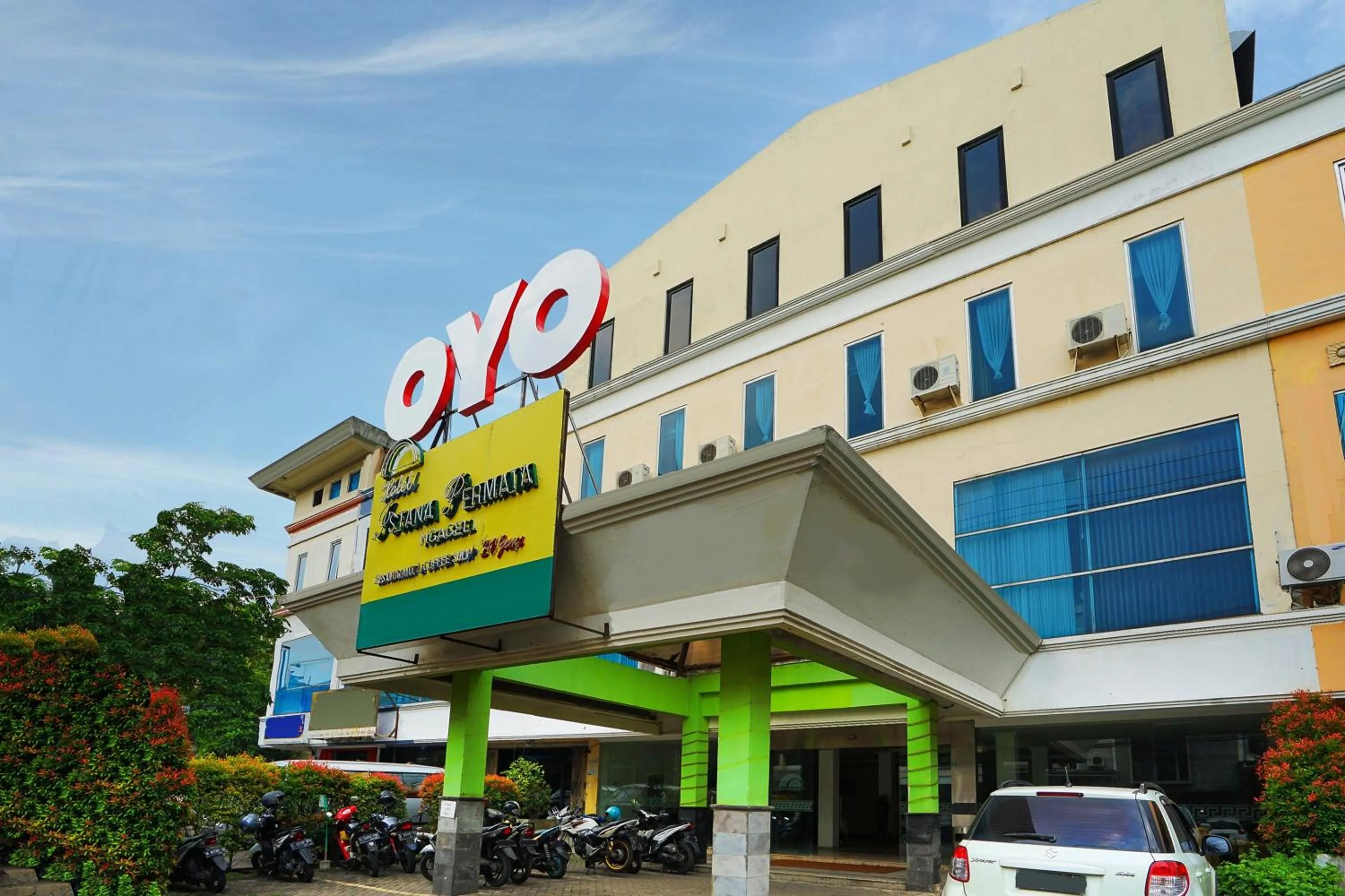 Facade/entrance in Istana Permata Ngagel