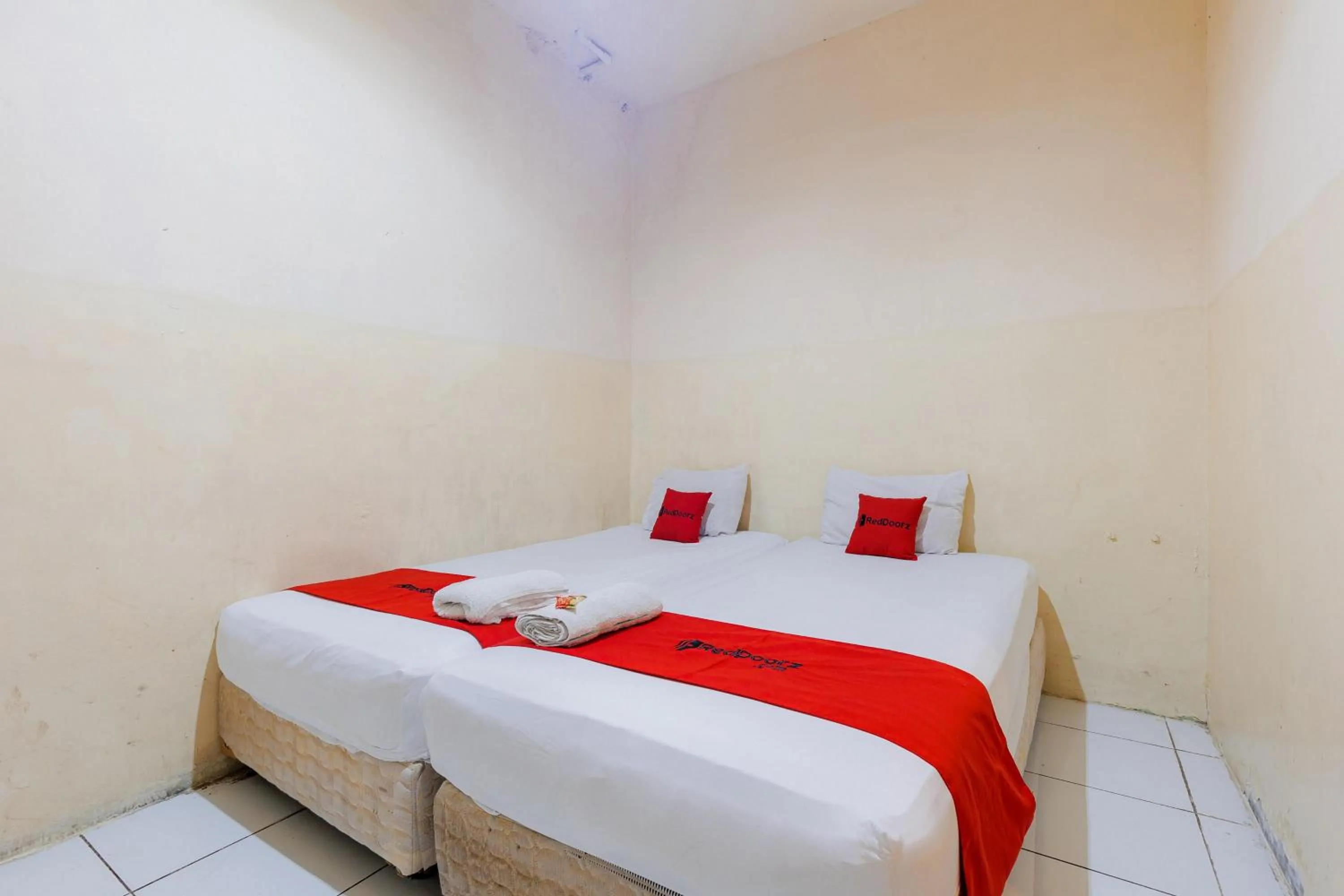 Bedroom in RedDoorz near Esa Unggul University Jakarta Campus