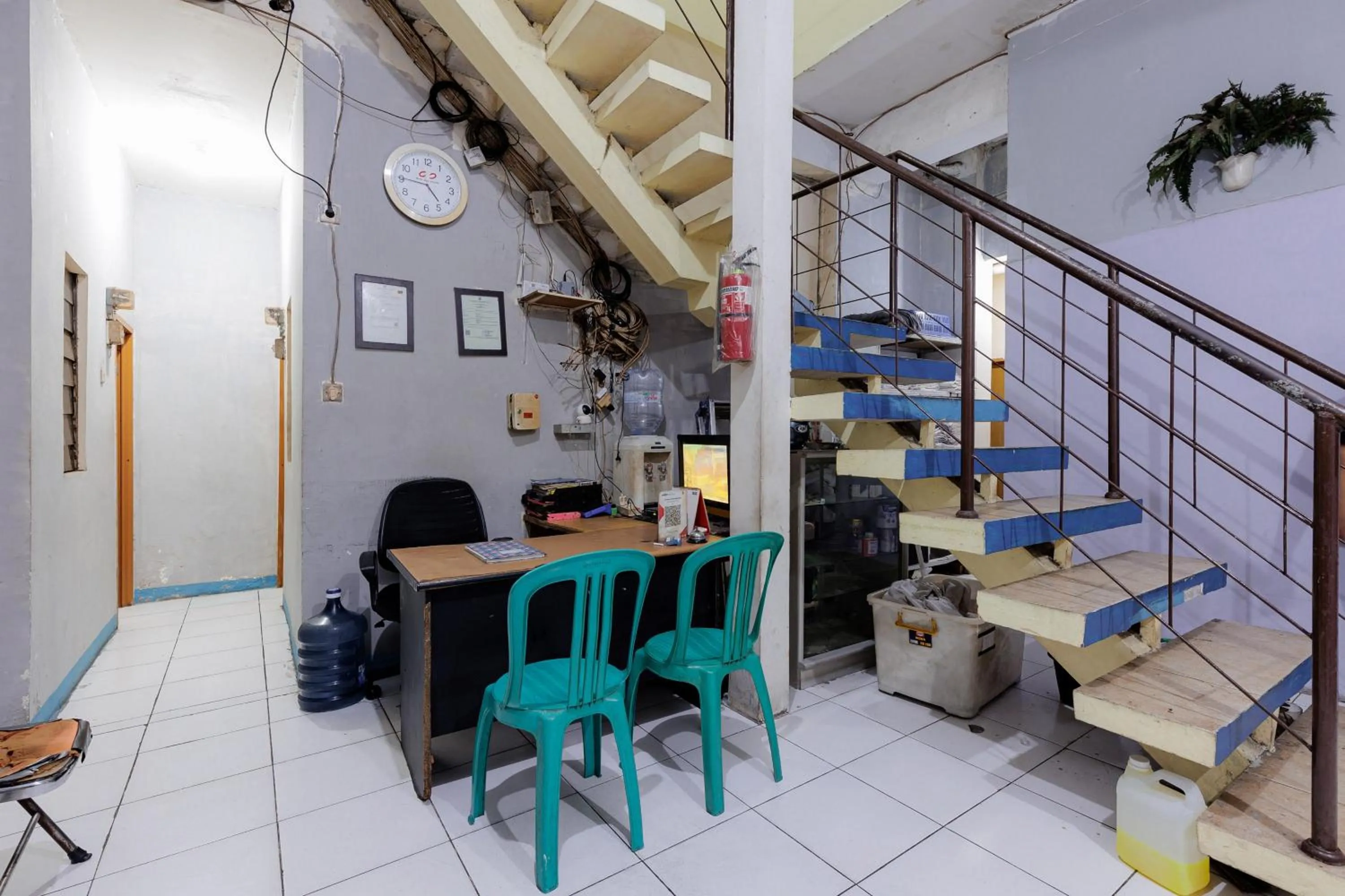 Lobby or reception in RedDoorz near Esa Unggul University Jakarta Campus