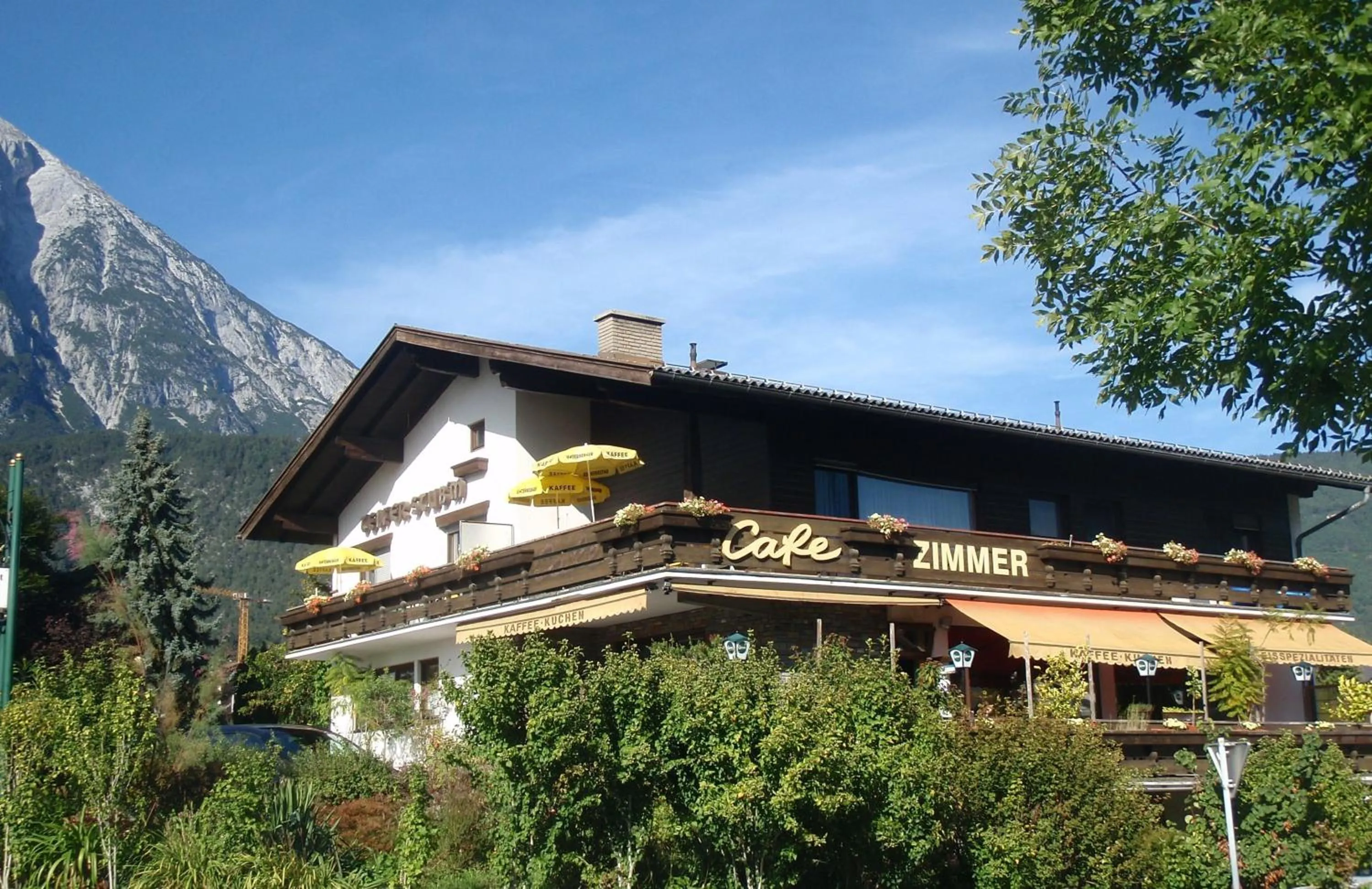 Facade/entrance in Telfer Stubm