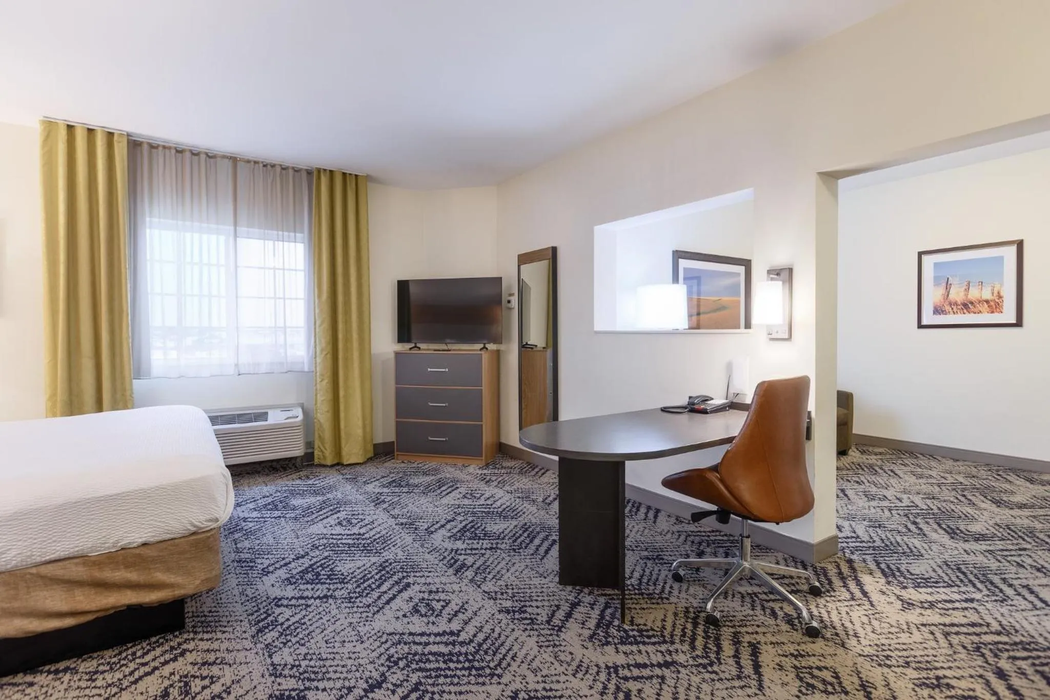Photo of the whole room, Bed in Candlewood Suites San Marcos by IHG