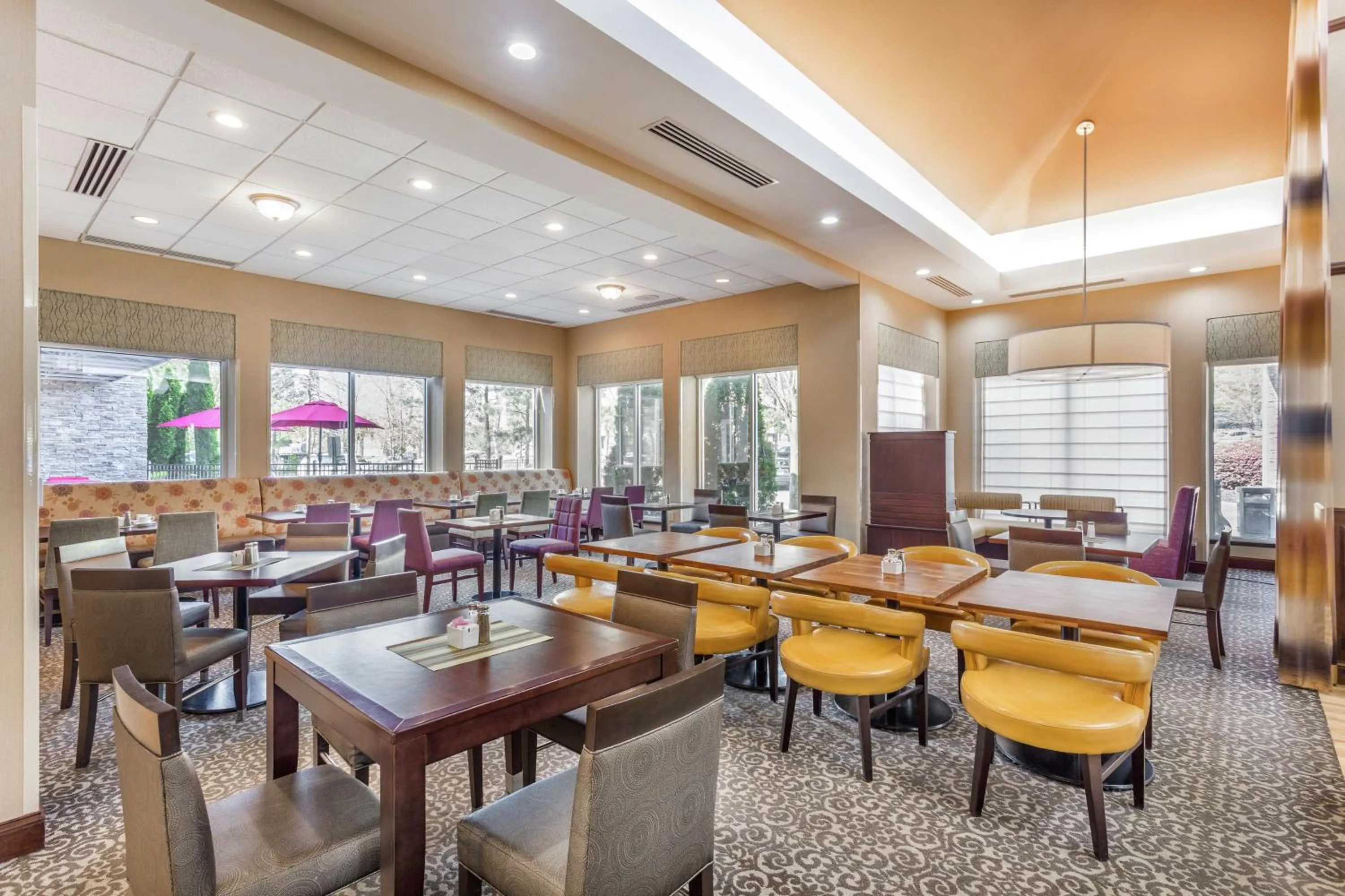 Restaurant/places to eat in Hilton Garden Inn Gainesville