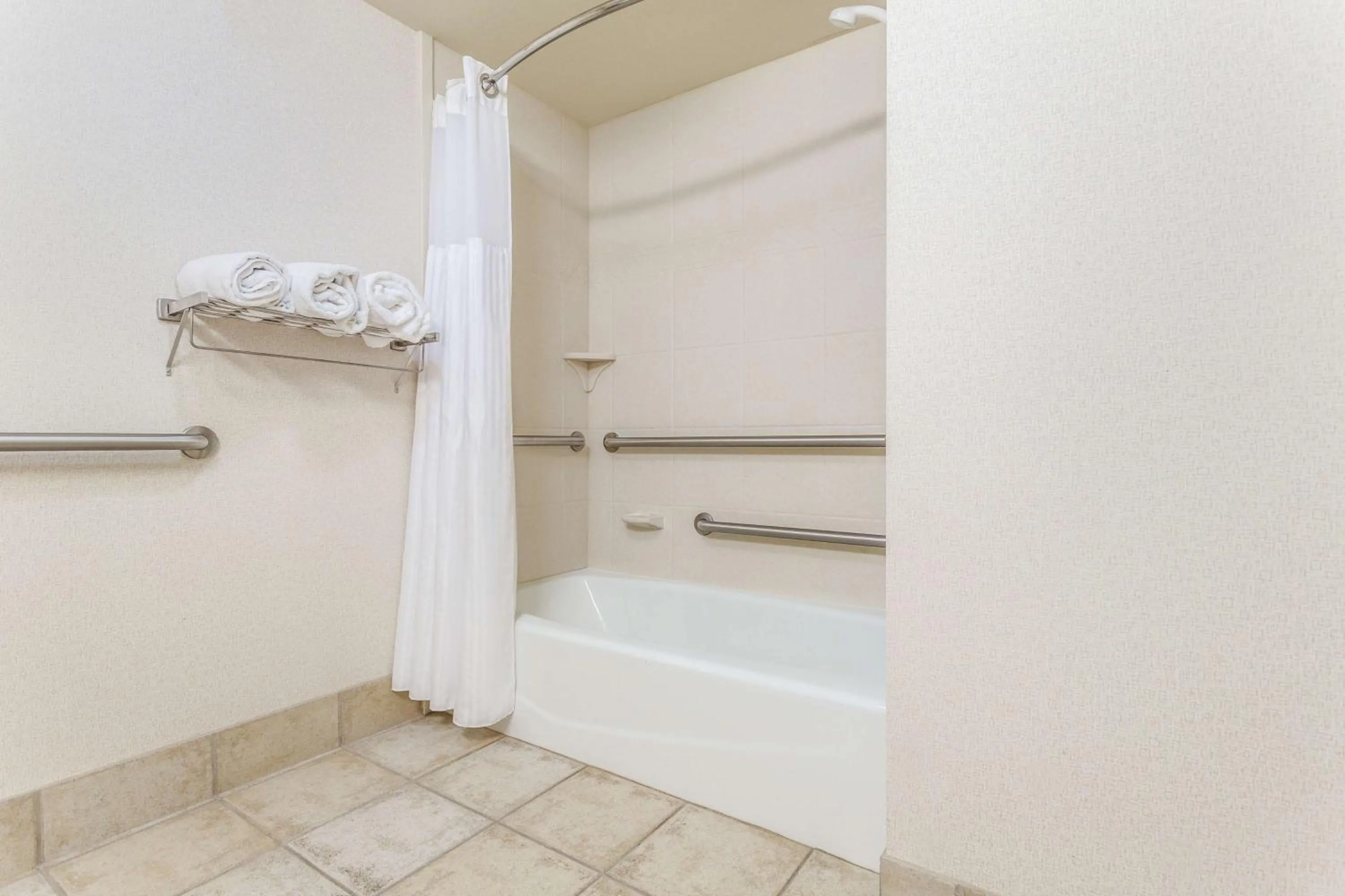 Shower in Hilton Garden Inn Gainesville