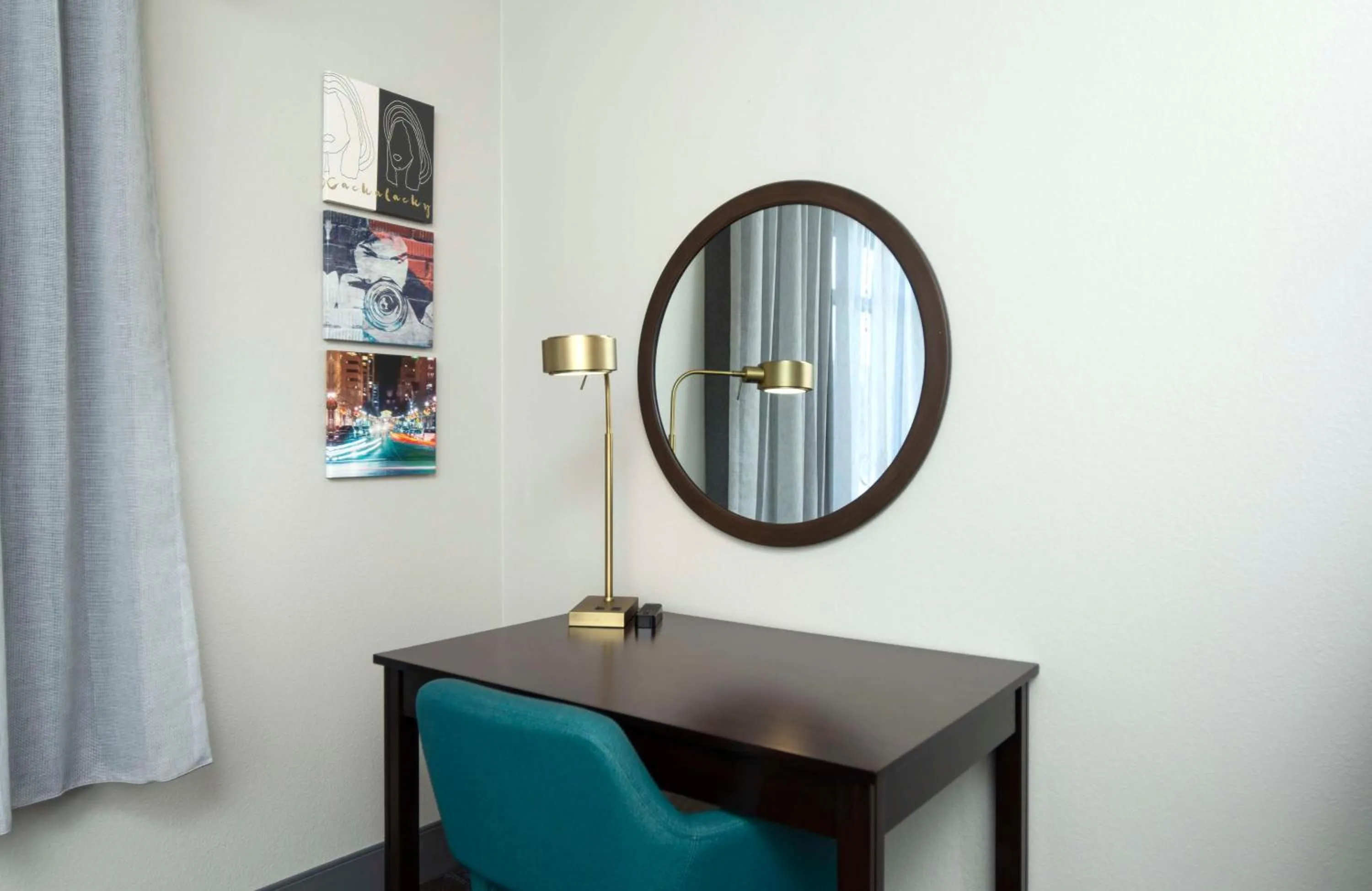 Bedroom in Hampton Inn & Suites - Raleigh Downtown