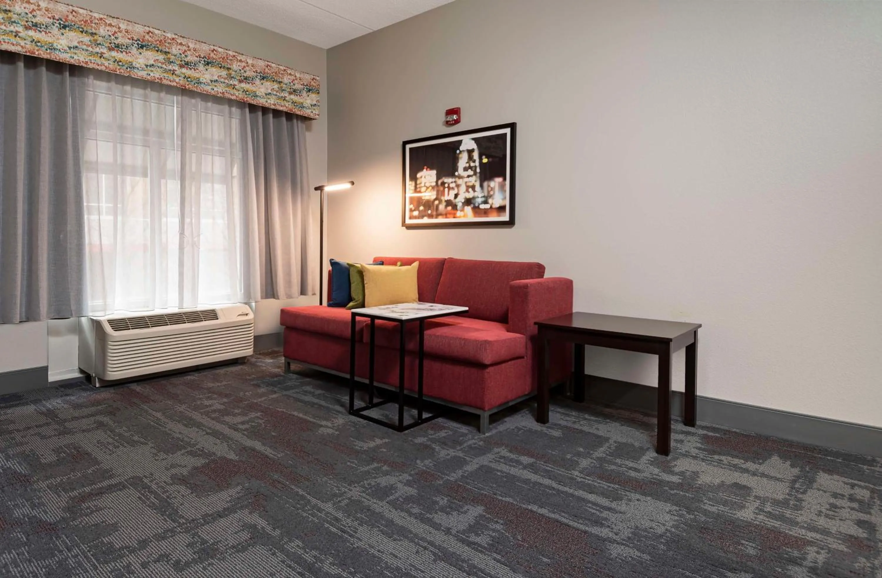 Living room in Hampton Inn & Suites - Raleigh Downtown