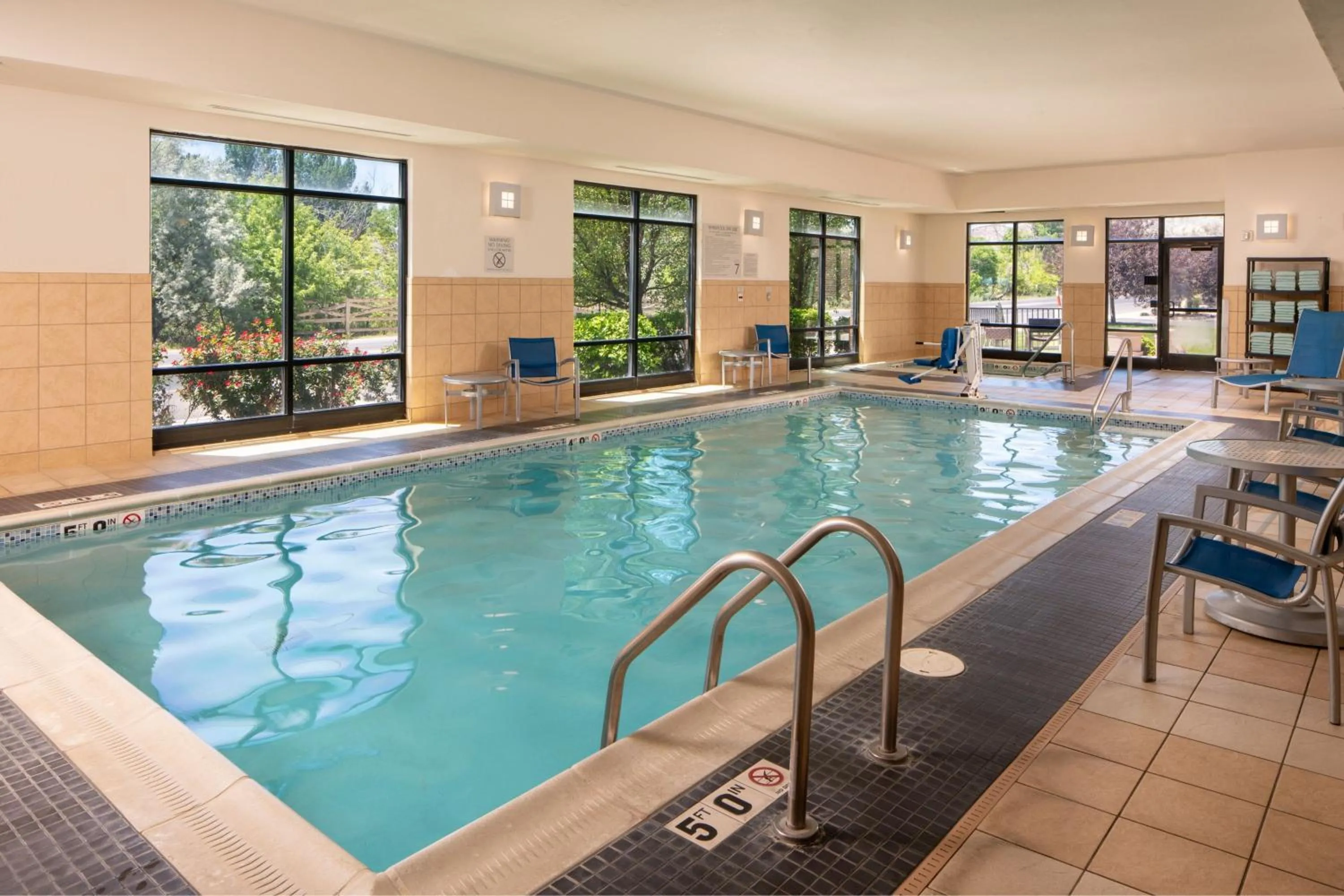 Swimming pool in TownePlace Suites by Marriott Vernal
