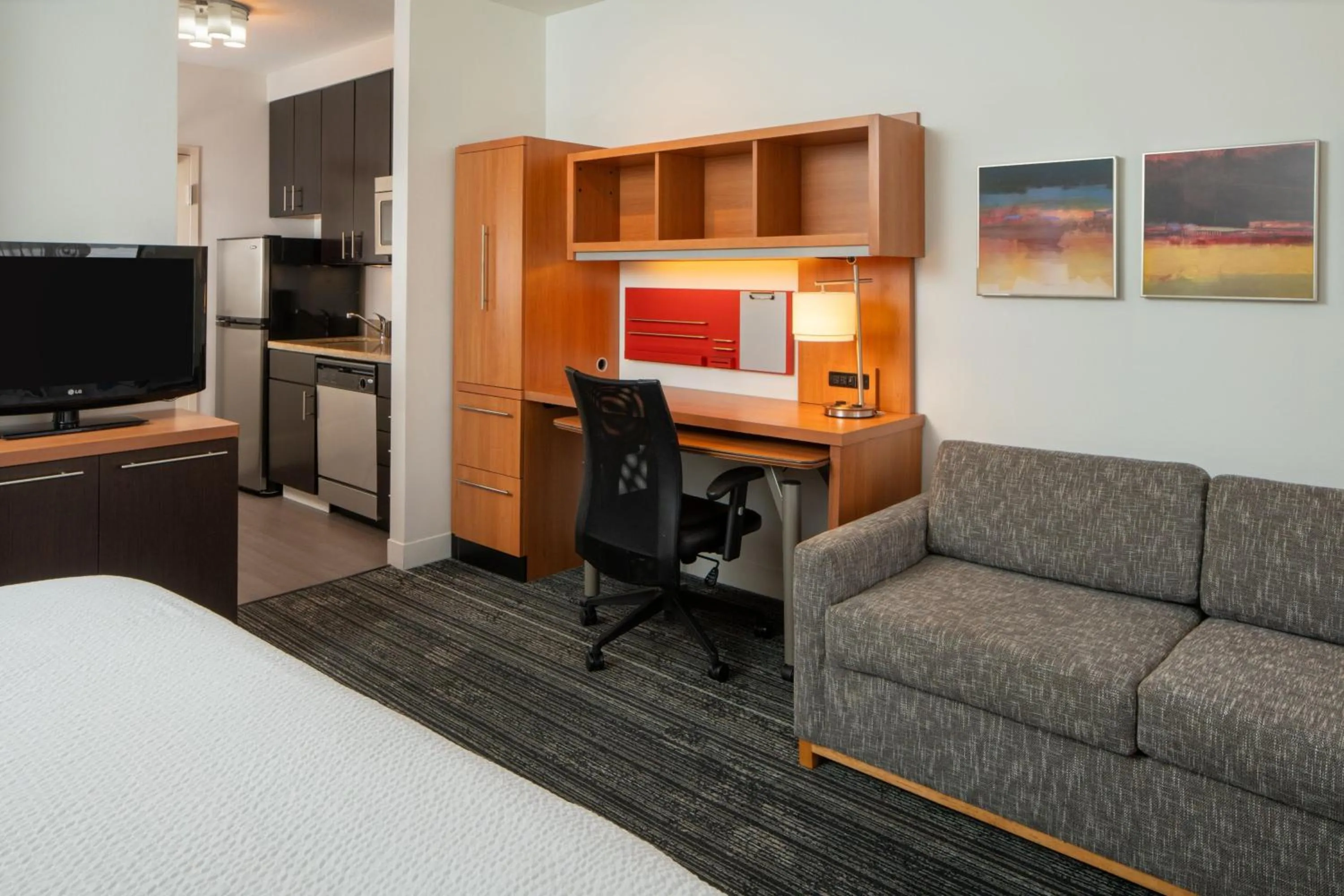 Living room, Bed in TownePlace Suites by Marriott Vernal