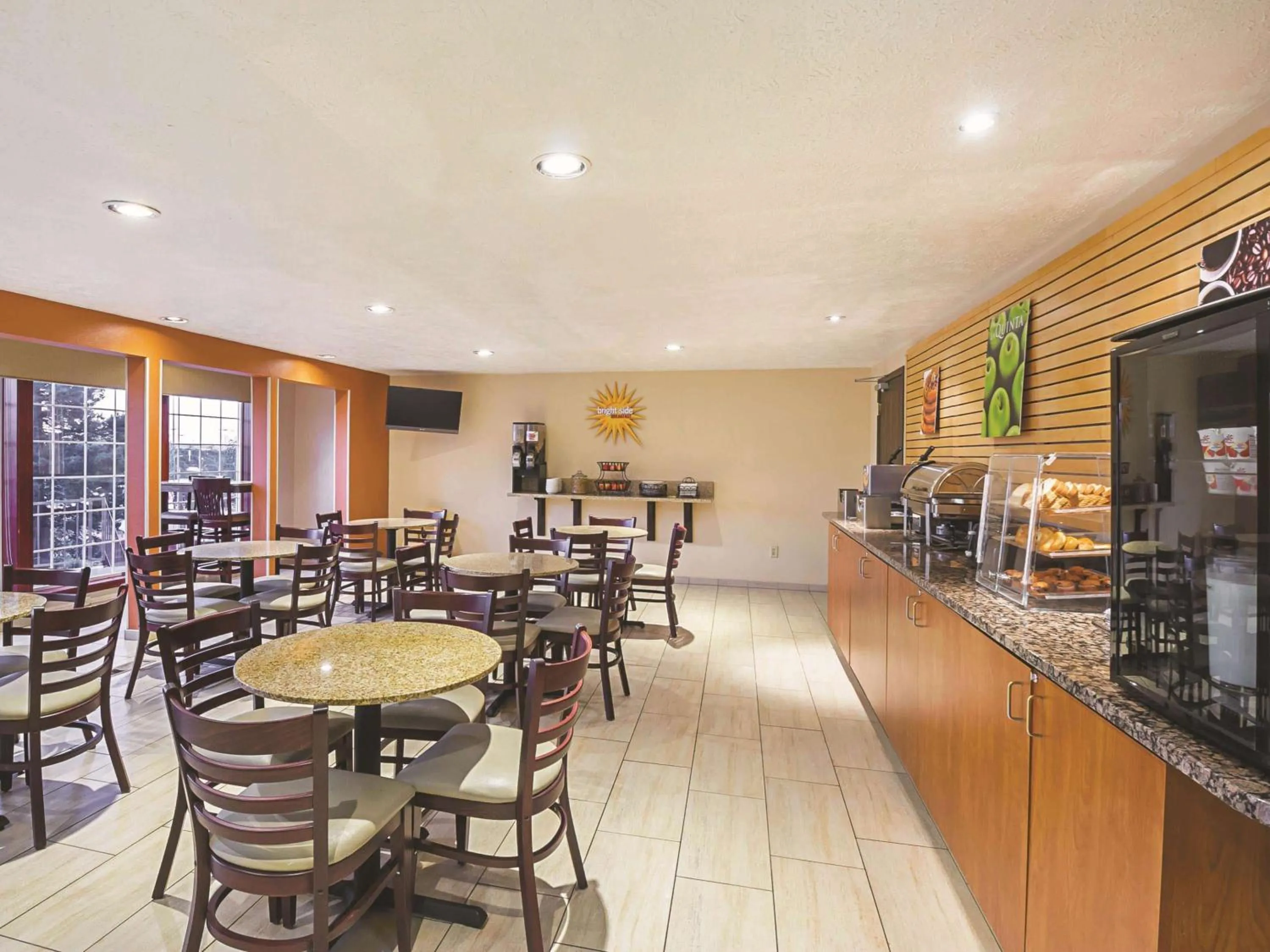 Restaurant/places to eat in La Quinta by Wyndham Woodburn
