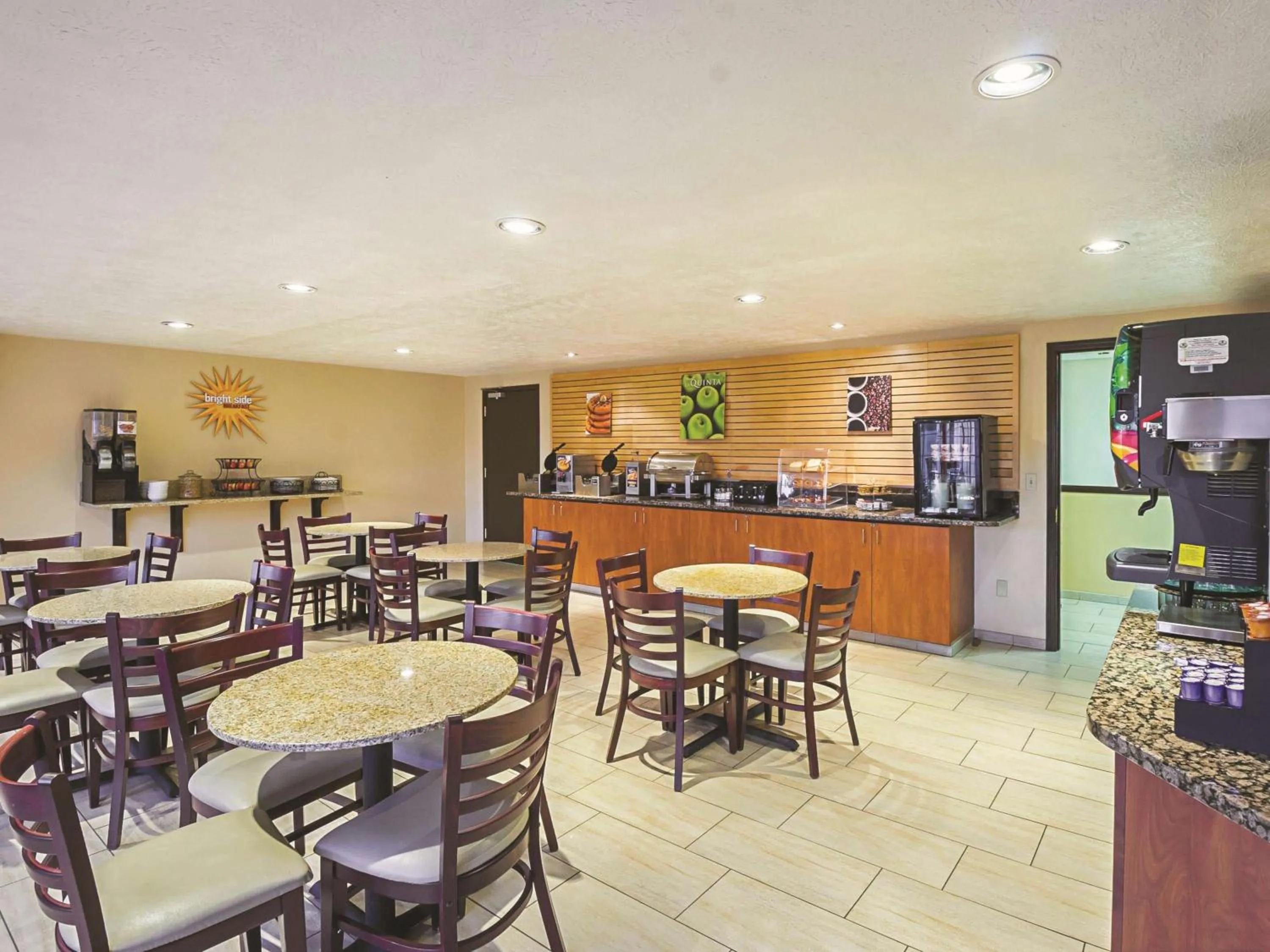 Restaurant/places to eat in La Quinta by Wyndham Woodburn