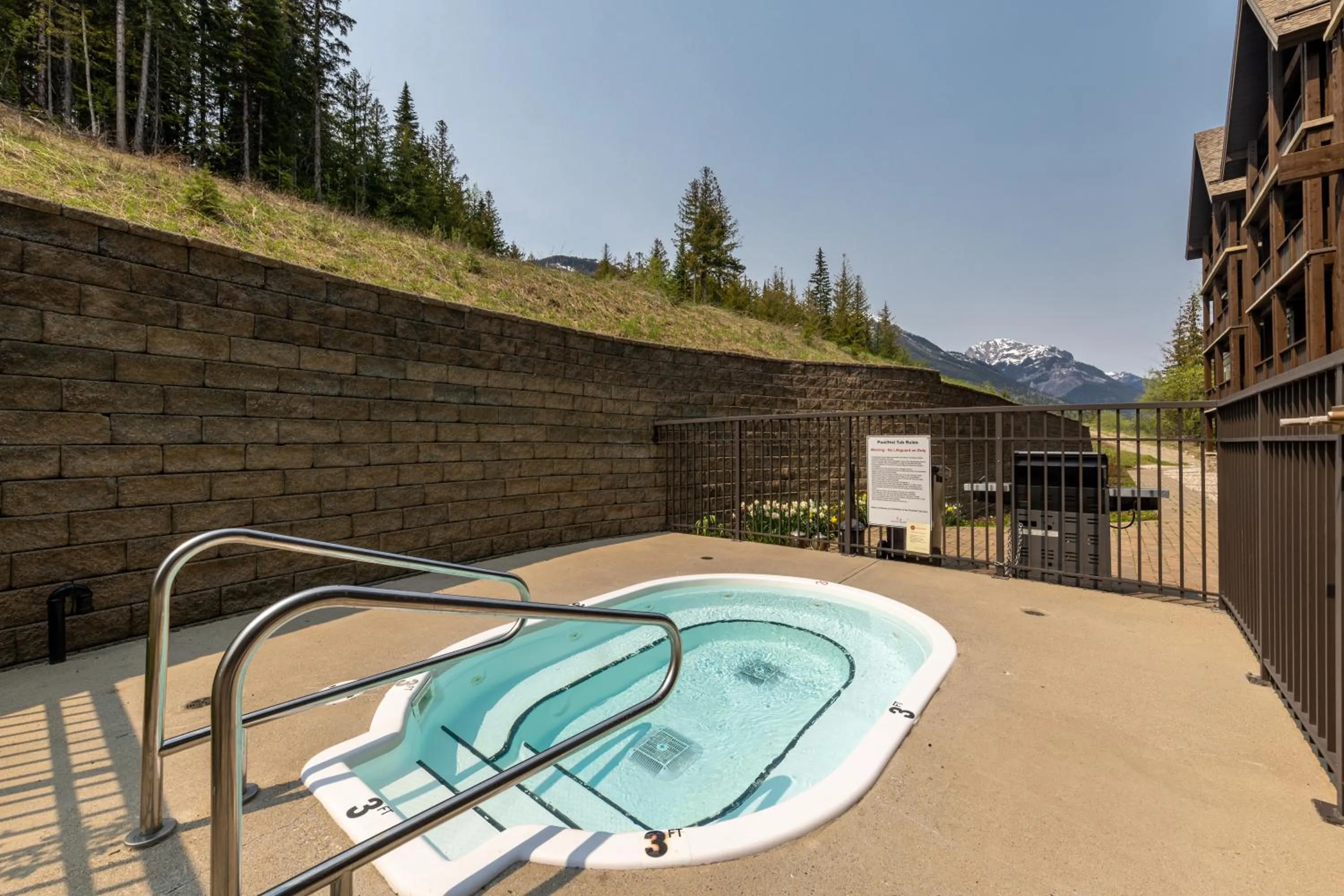 Hot Tub in Palliser Lodge — Bellstar Hotels & Resorts
