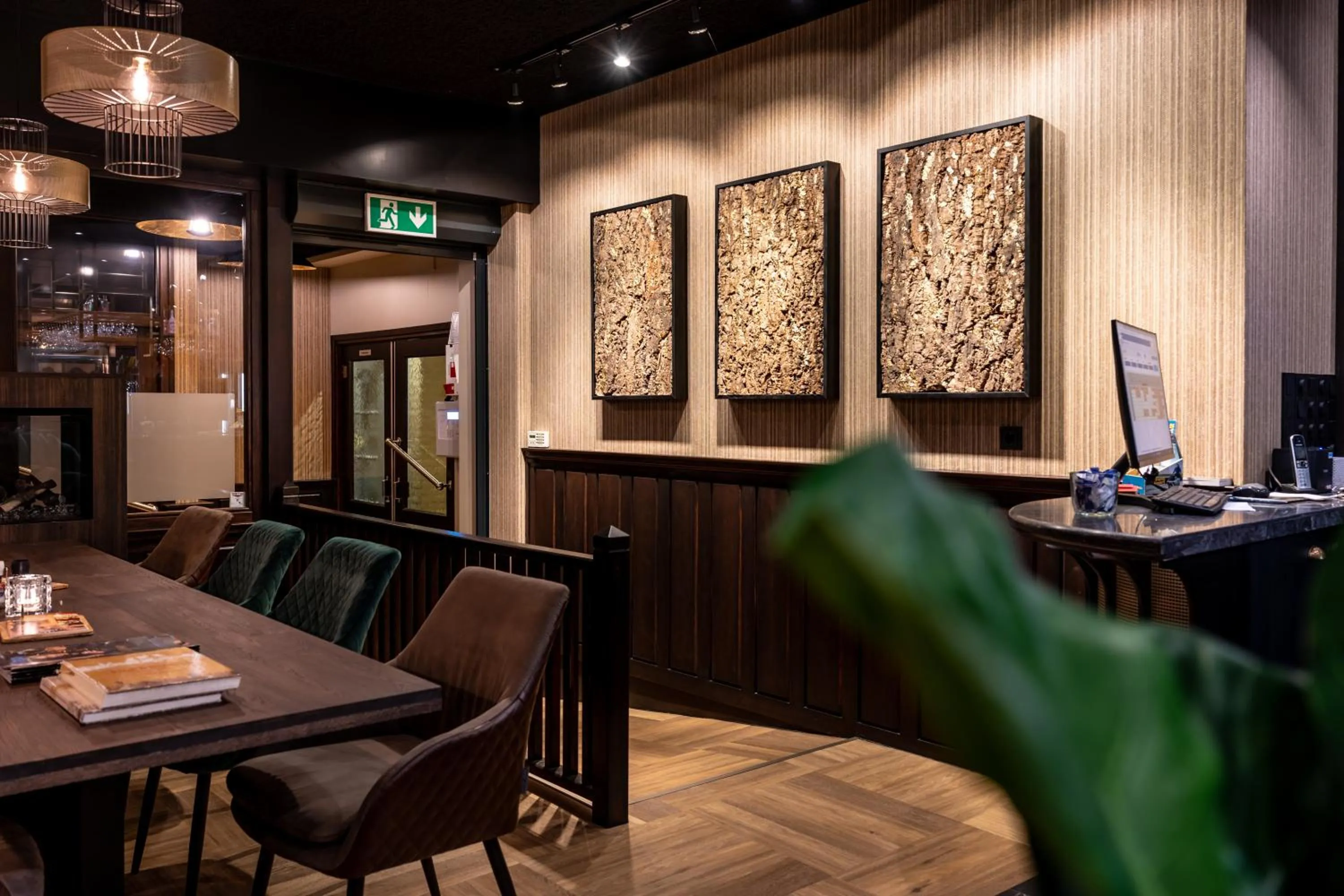 Restaurant/places to eat in Hotel Bom