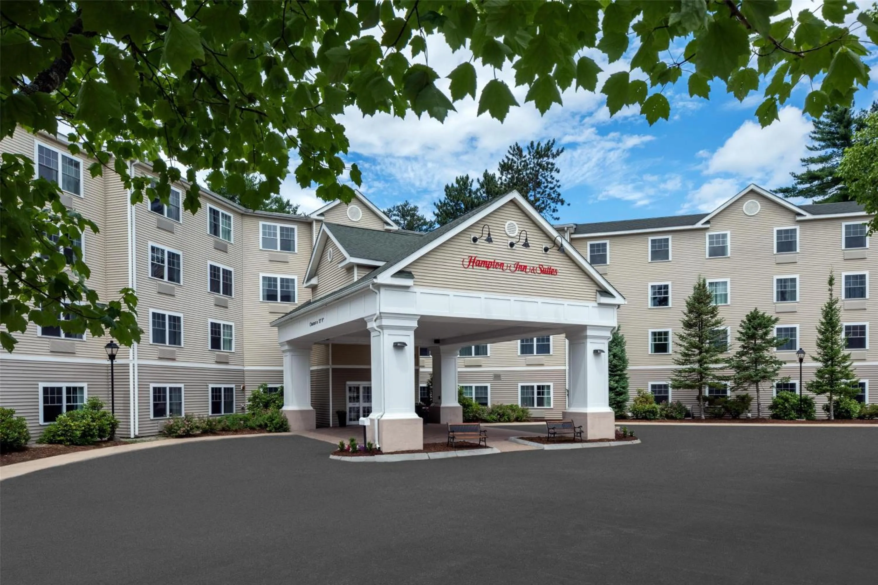 Property building in Hampton Inn & Suites North Conway