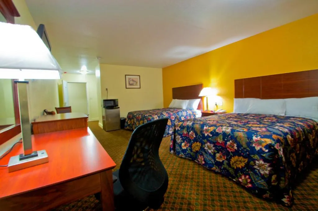 Bed in Passport Inn and Suites - Middletown