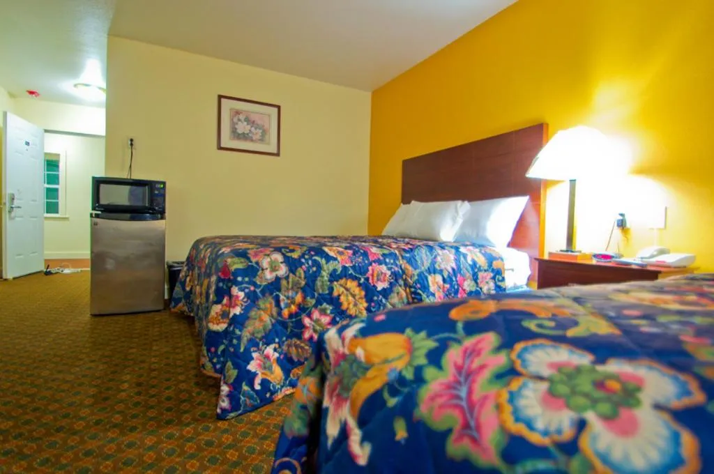 Bed in Passport Inn and Suites - Middletown