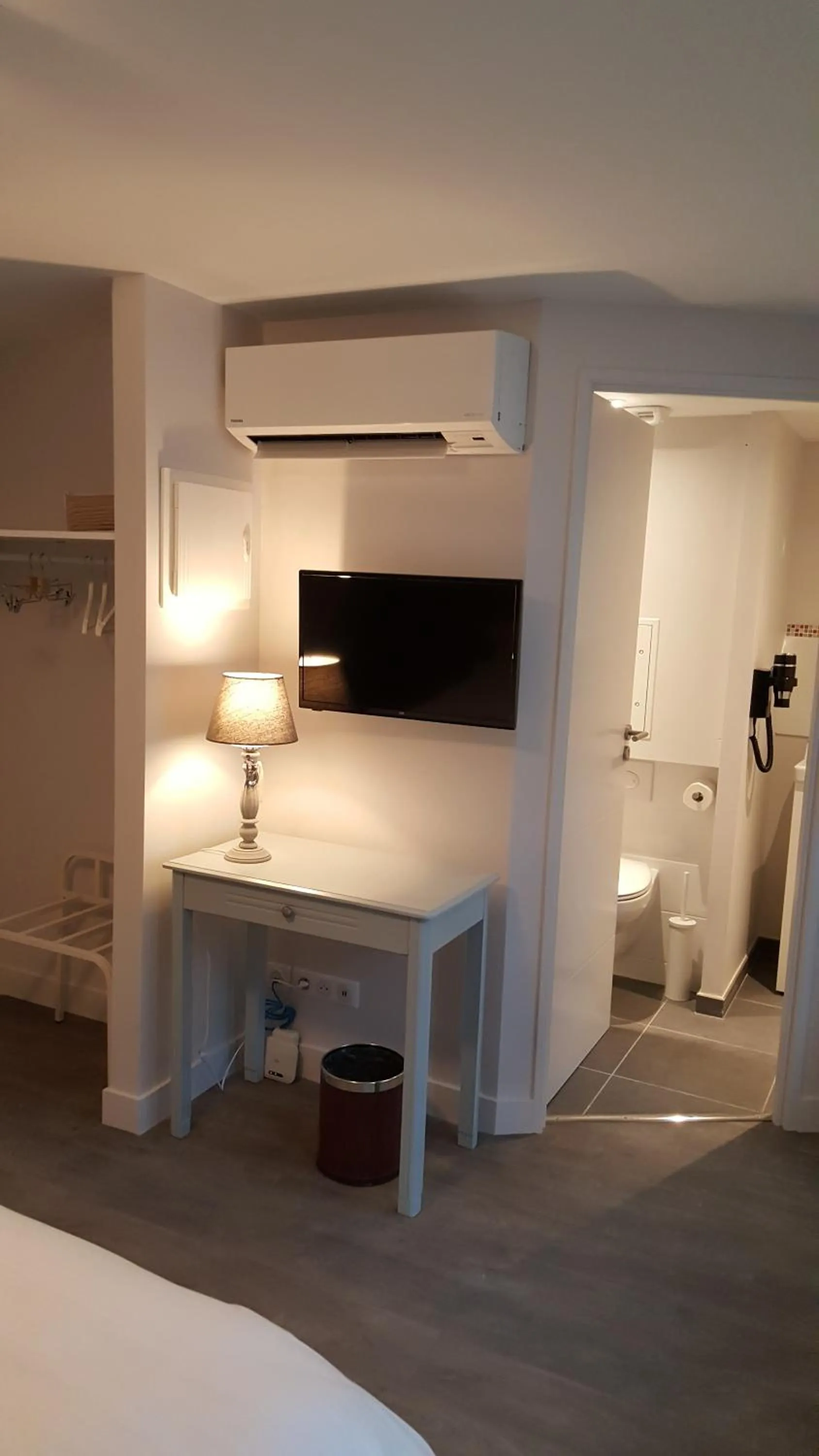 Bed in Hôtel Chez Jacqueline