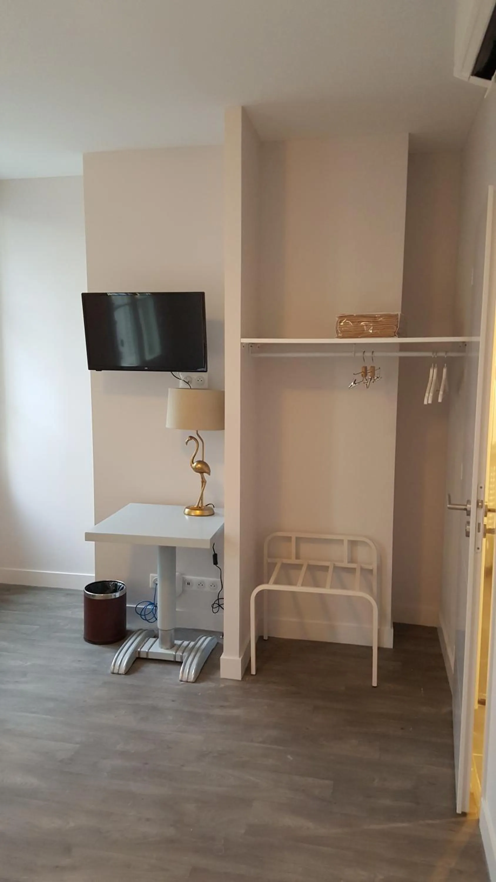 Bed in Hôtel Chez Jacqueline