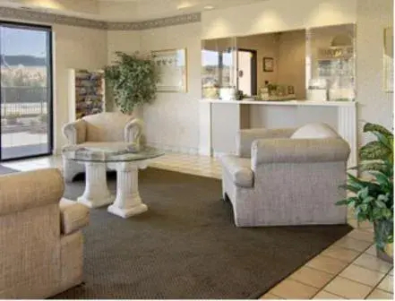 Double Room with Two Double Beds - Non-Smoking in Econo Lodge Double Room with Two Double Beds - Non-Smoking in Econo Lodge