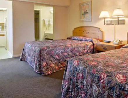 Bedroom, Bed in Econo Lodge Franklin