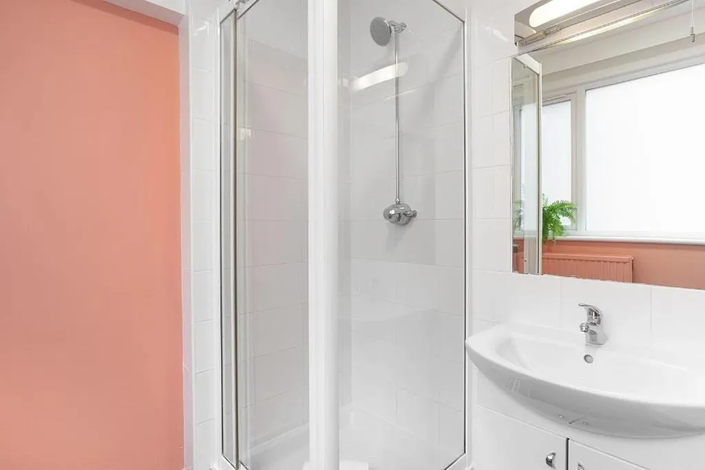 Shower in PH Hostel Liverpool