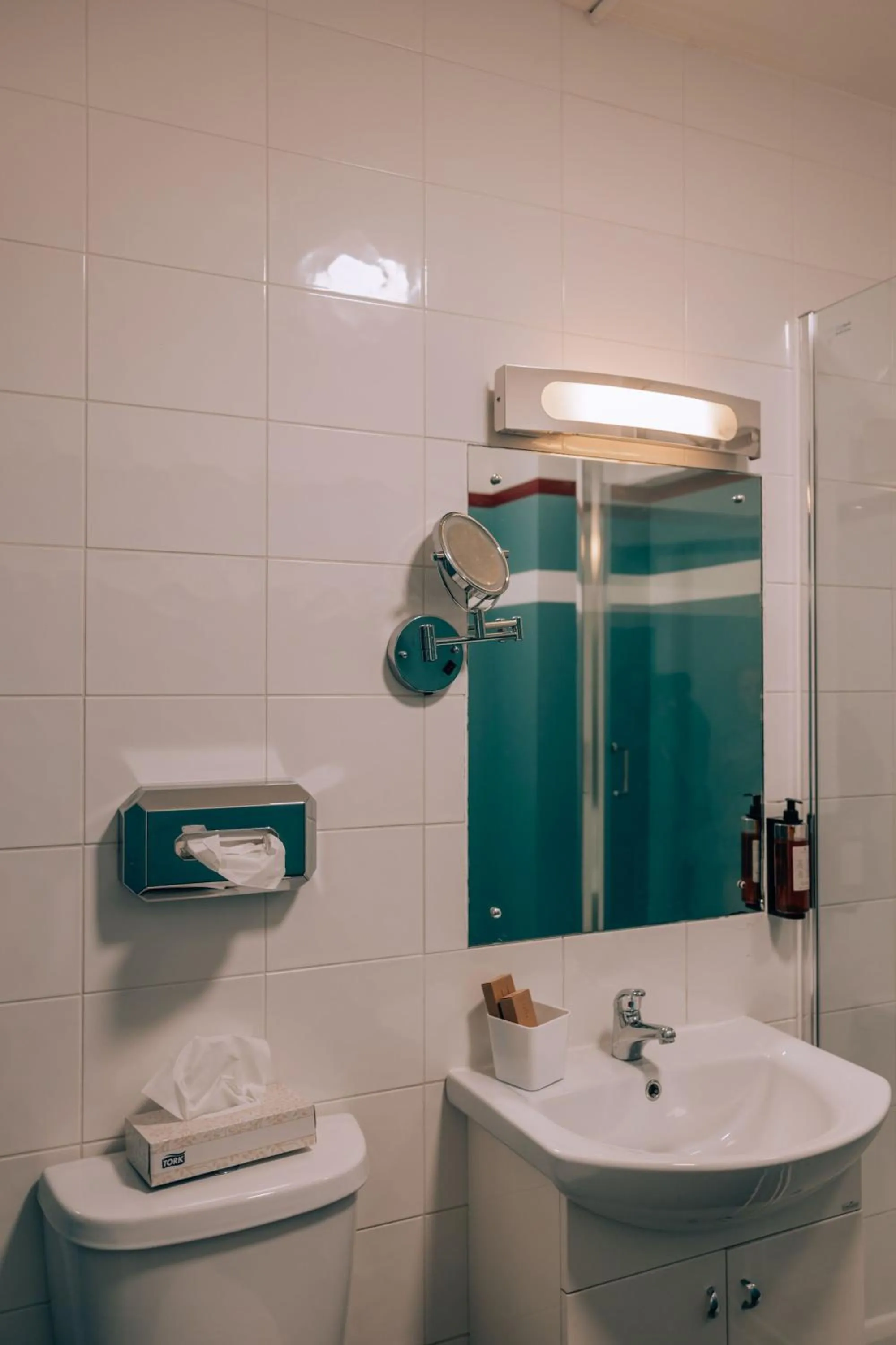 Shower in PH Hostel Liverpool