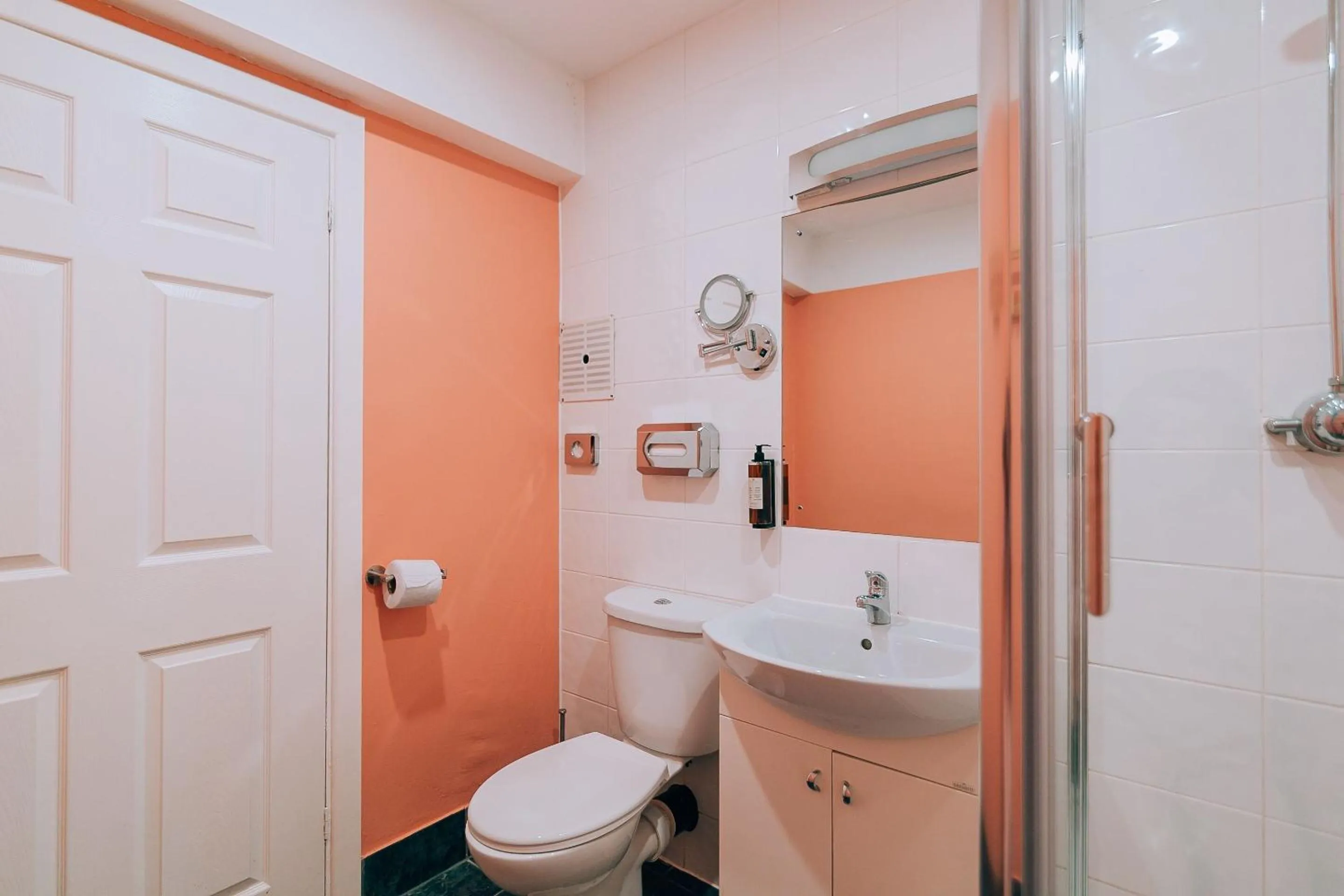 Bathroom in PH Hostel Liverpool