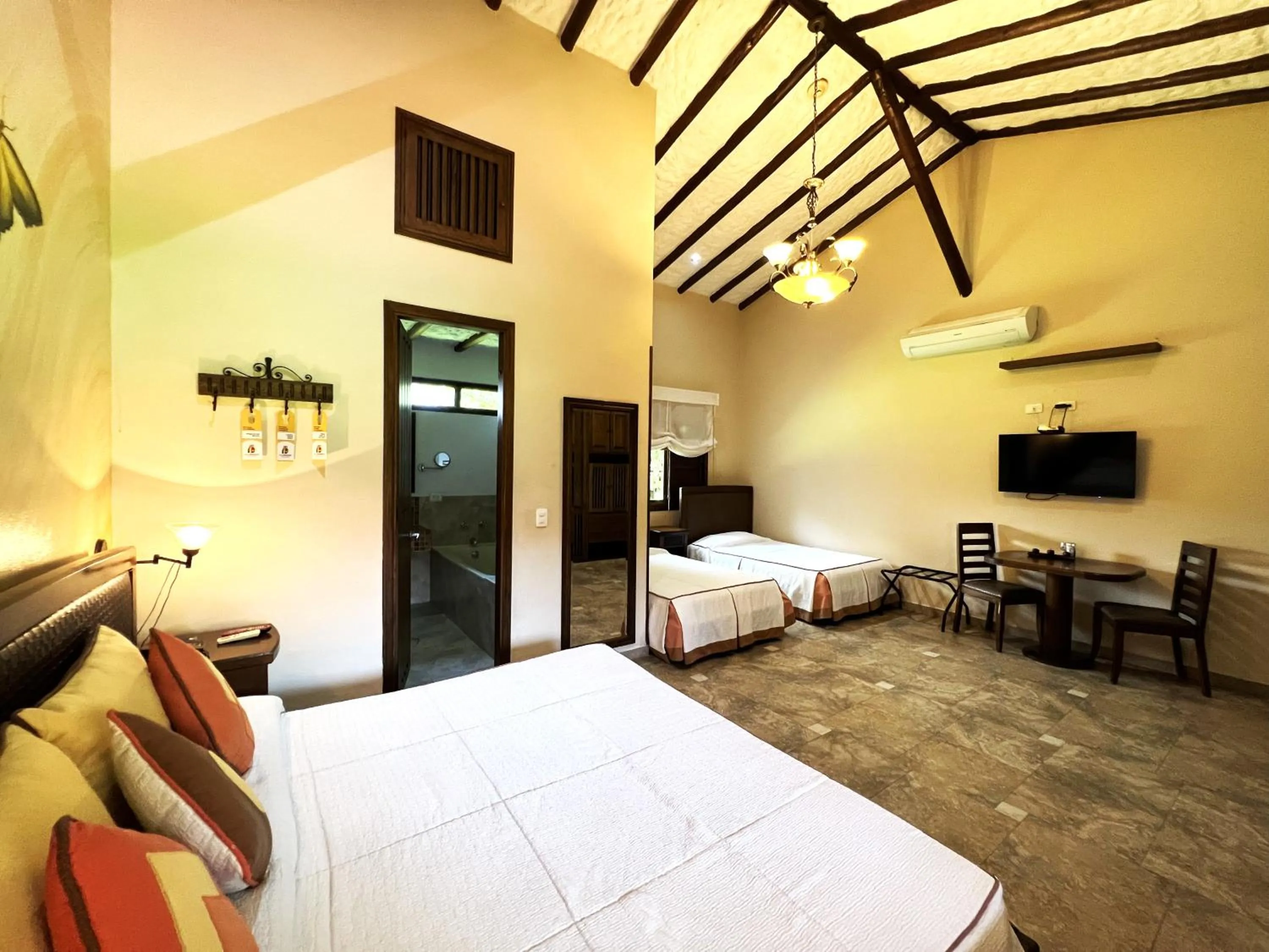 Photo of the whole room, Bed in Tequendama Hotel Campestre Villavicencio