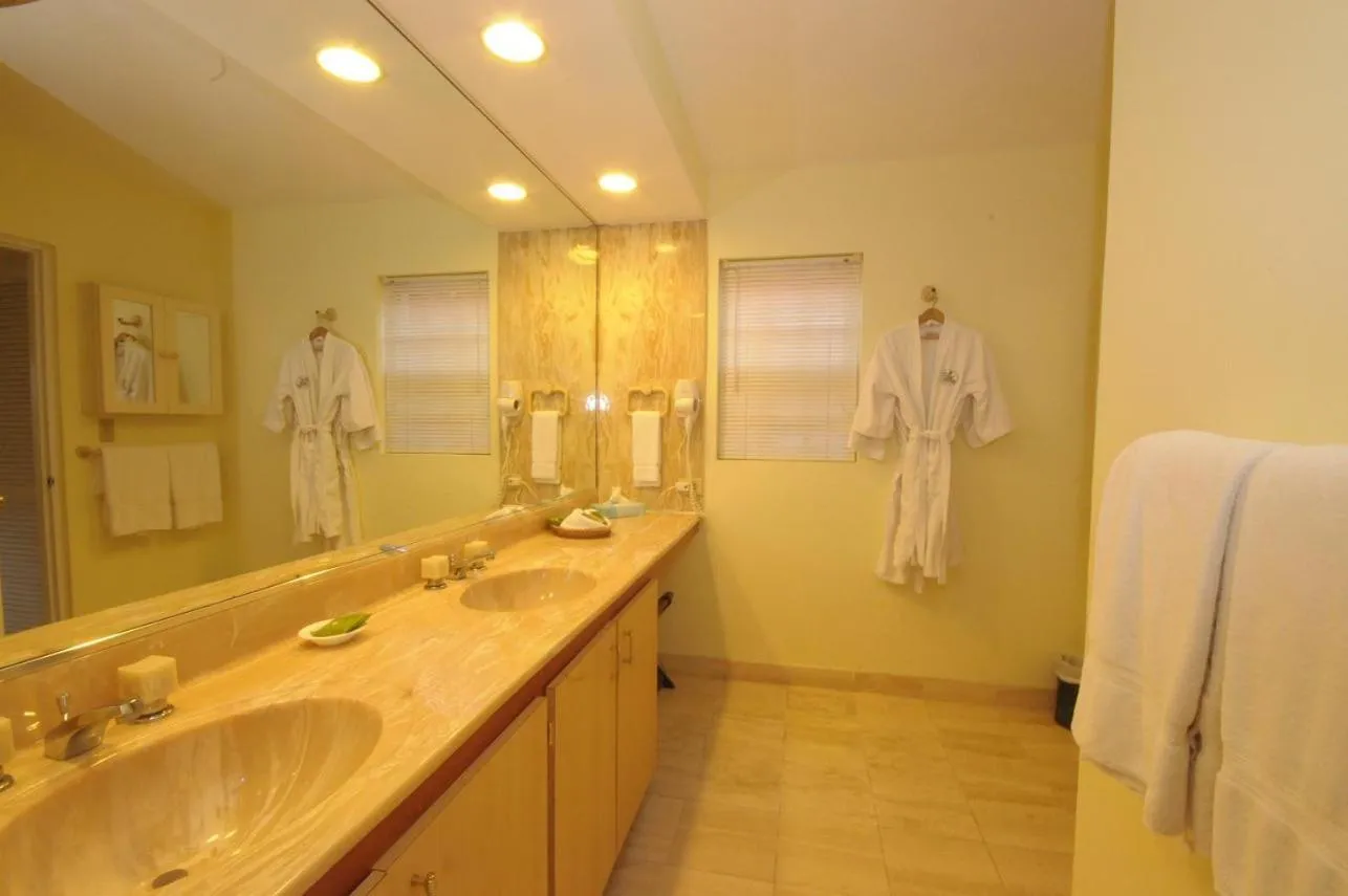 Bathroom in Fourways Inn