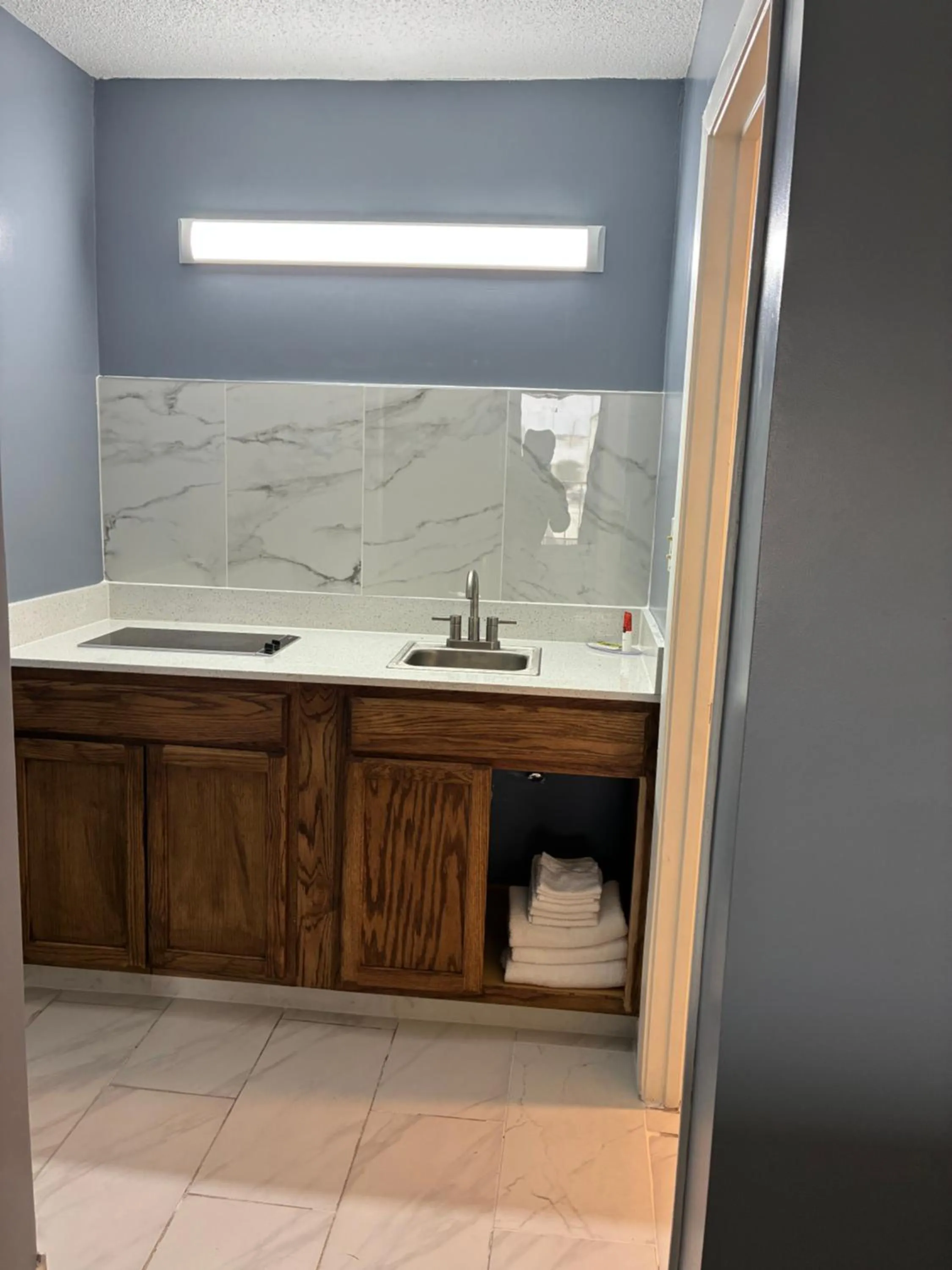 Kitchen or kitchenette in Americas Best Value Inn and Suites Blytheville by Sonesta