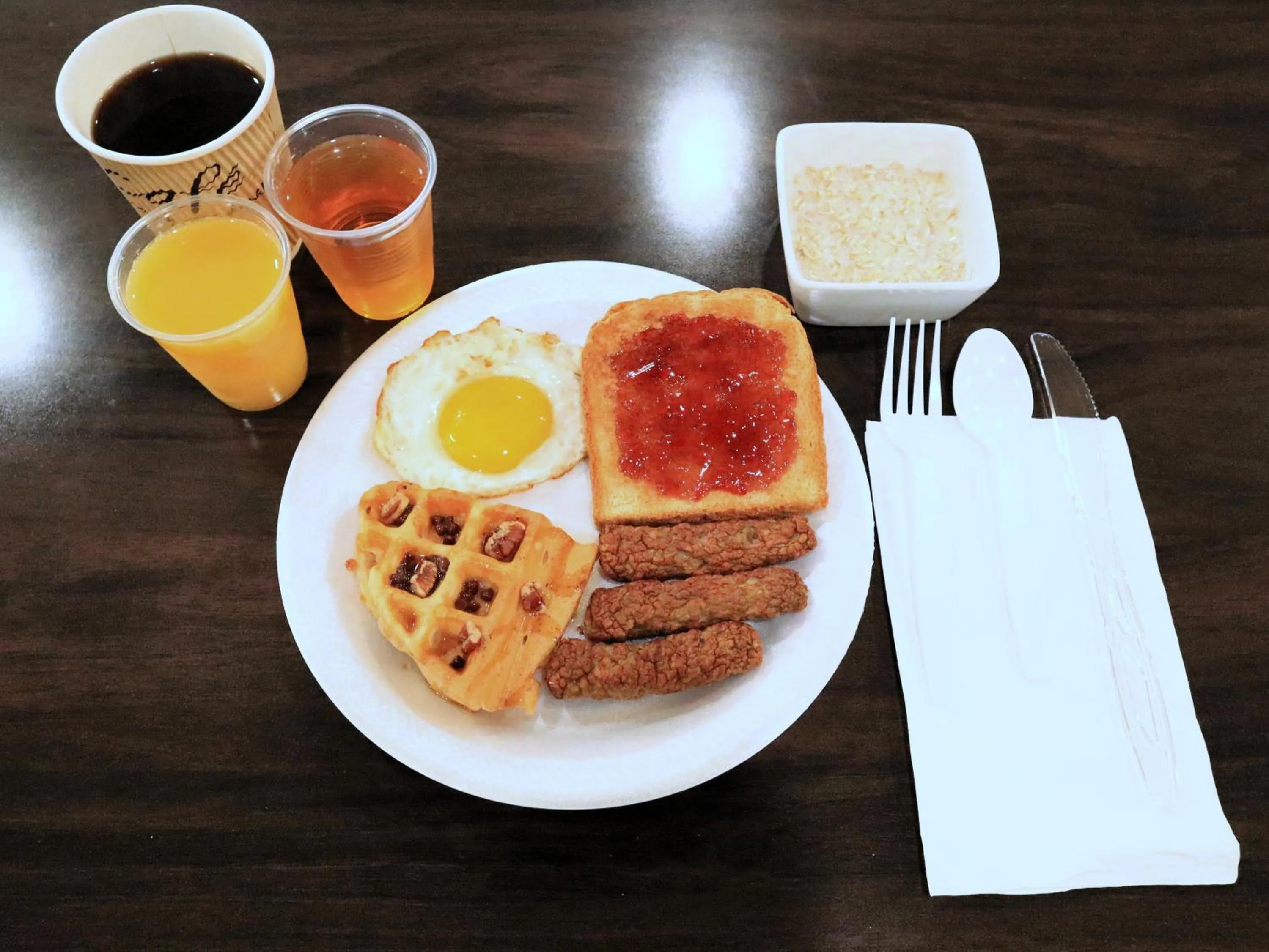 Coffee/tea facilities in Americas Best Value Inn Suites & Studios Blytheville by Sonesta