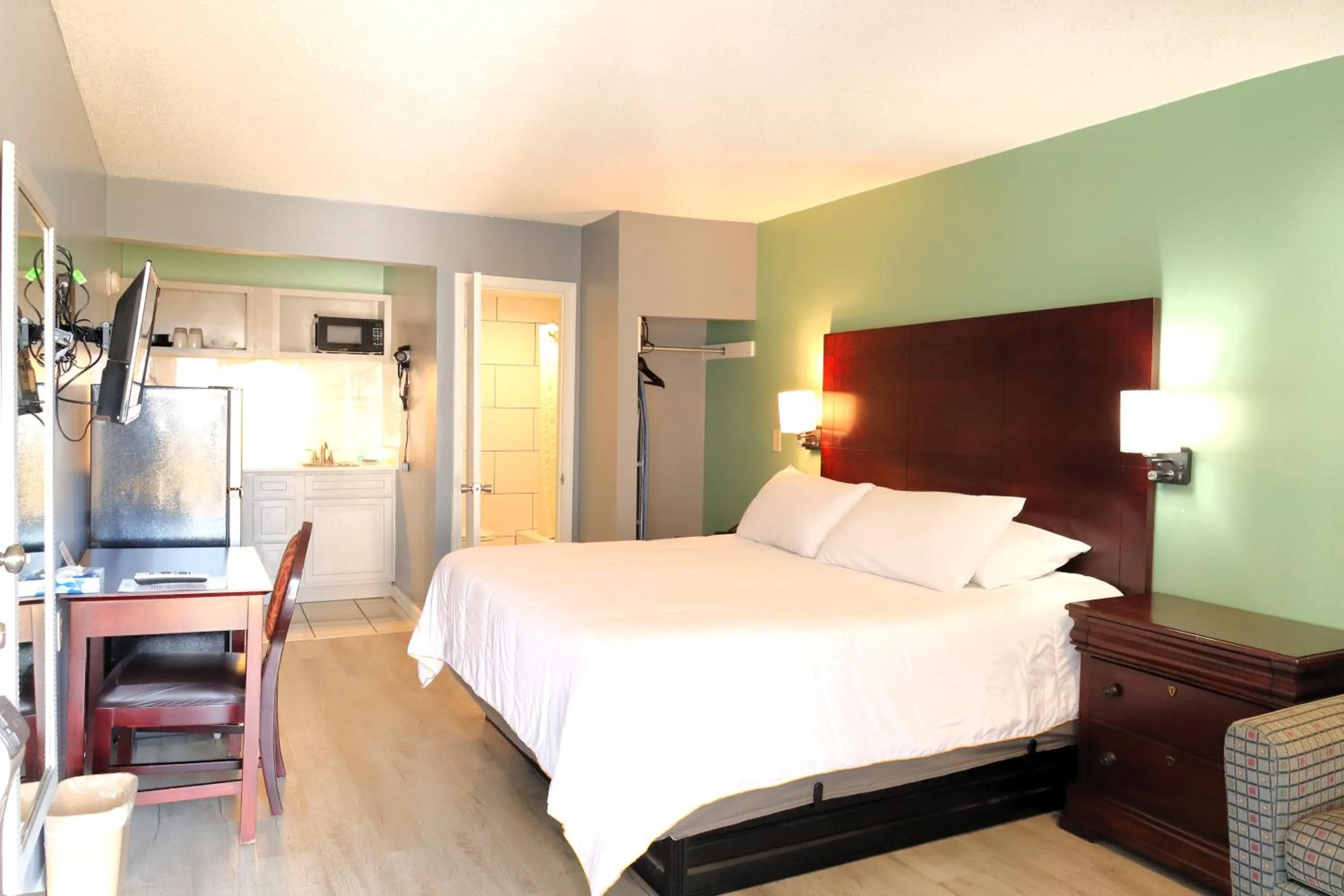 Bed in Americas Best Value Inn Suites & Studios Blytheville by Sonesta