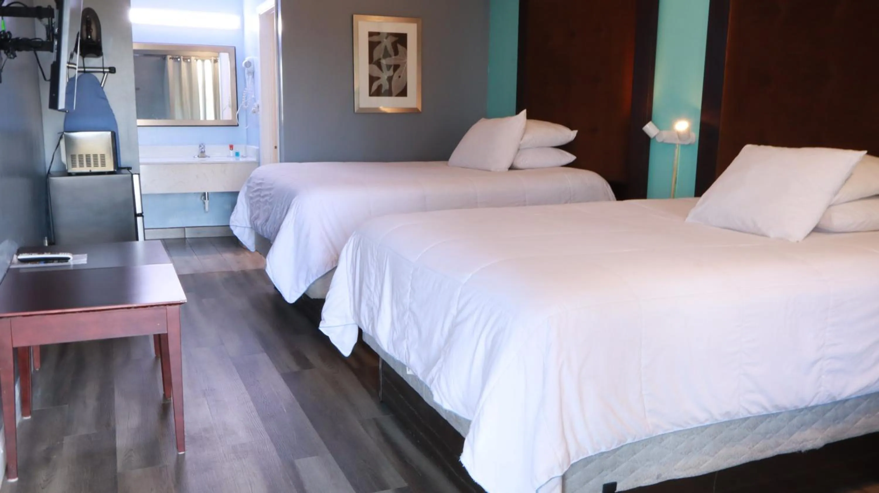 Bed in Americas Best Value Inn and Suites Blytheville by Sonesta