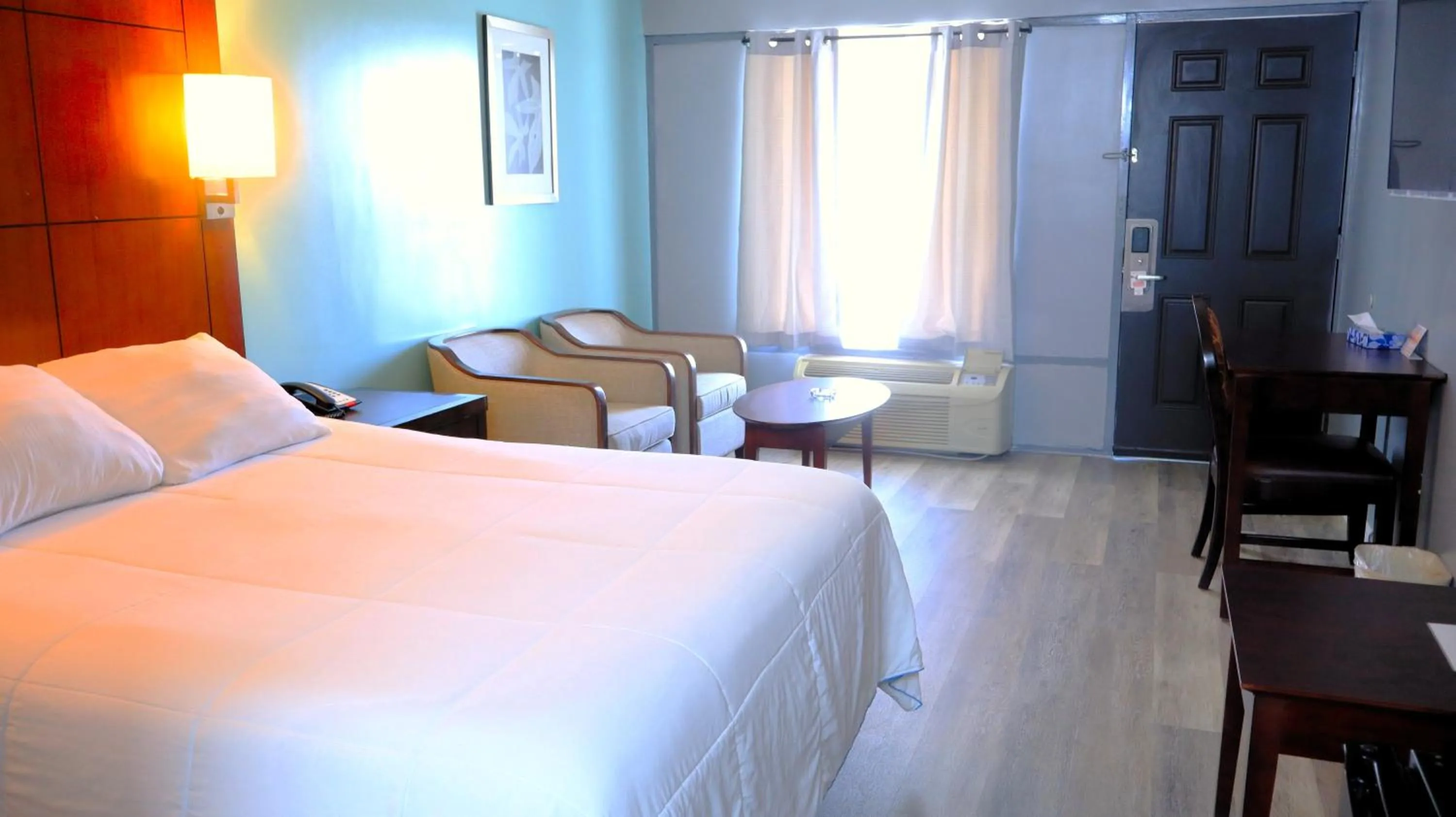 TV and multimedia, Bed in Americas Best Value Inn Suites & Studios Blytheville by Sonesta